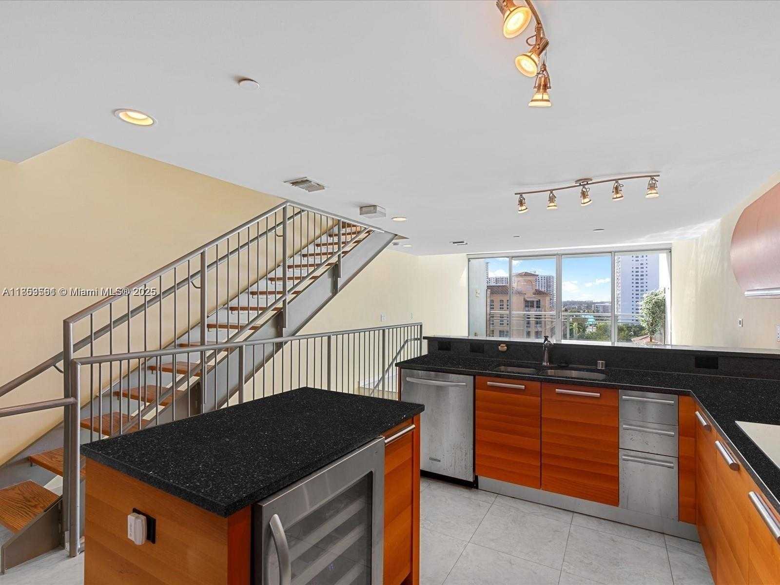 Small Image of Aventura Number 5