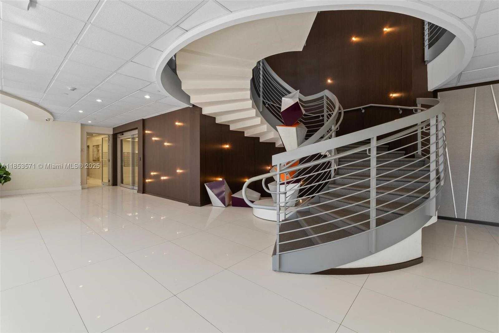 Small Image of 5701 COLLINS AVE #702, Miami Beach Number 12