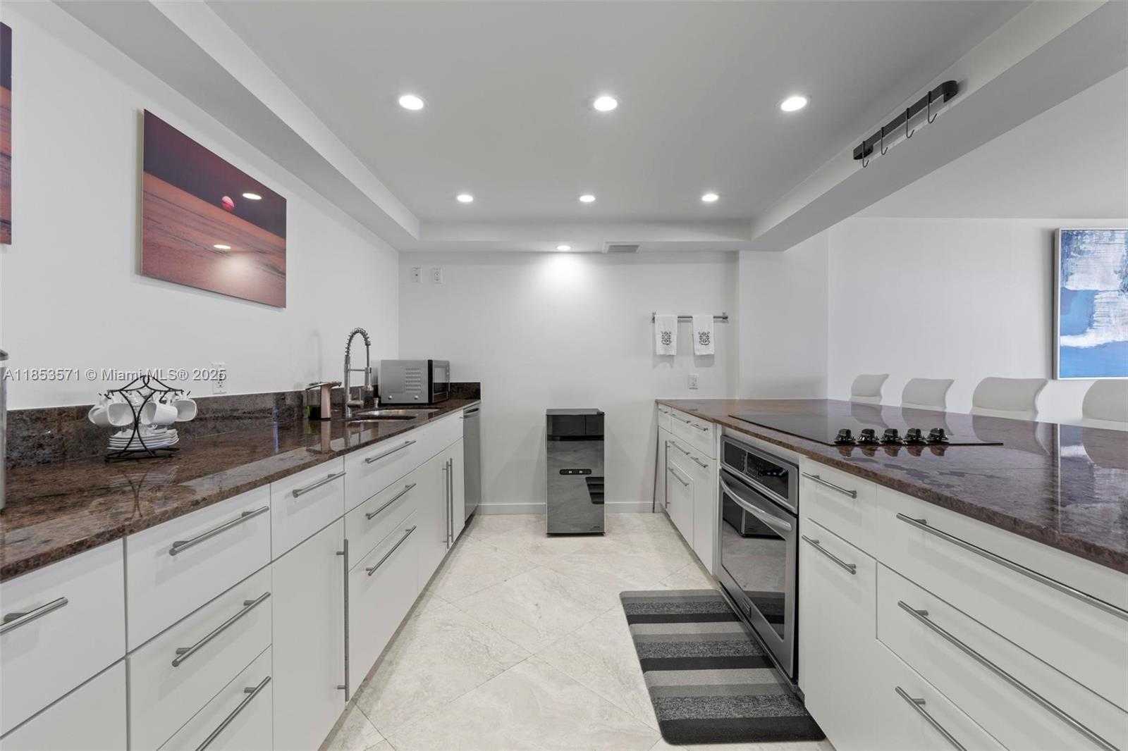 Small Image of 5701 COLLINS AVE #702, Miami Beach Number 13