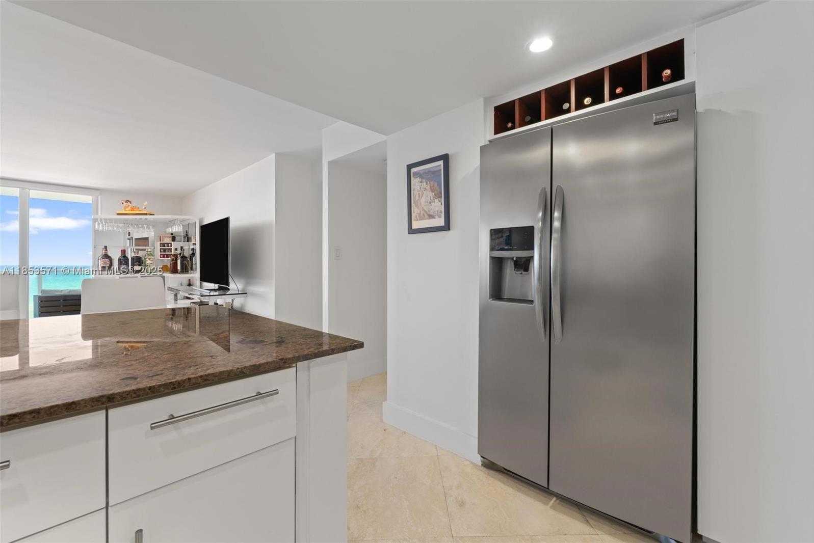 Small Image of 5701 COLLINS AVE #702, Miami Beach Number 15