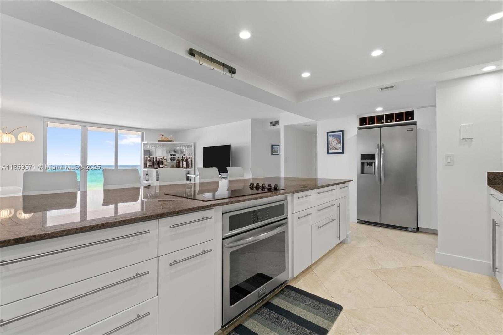 Small Image of 5701 COLLINS AVE #702, Miami Beach Number 16