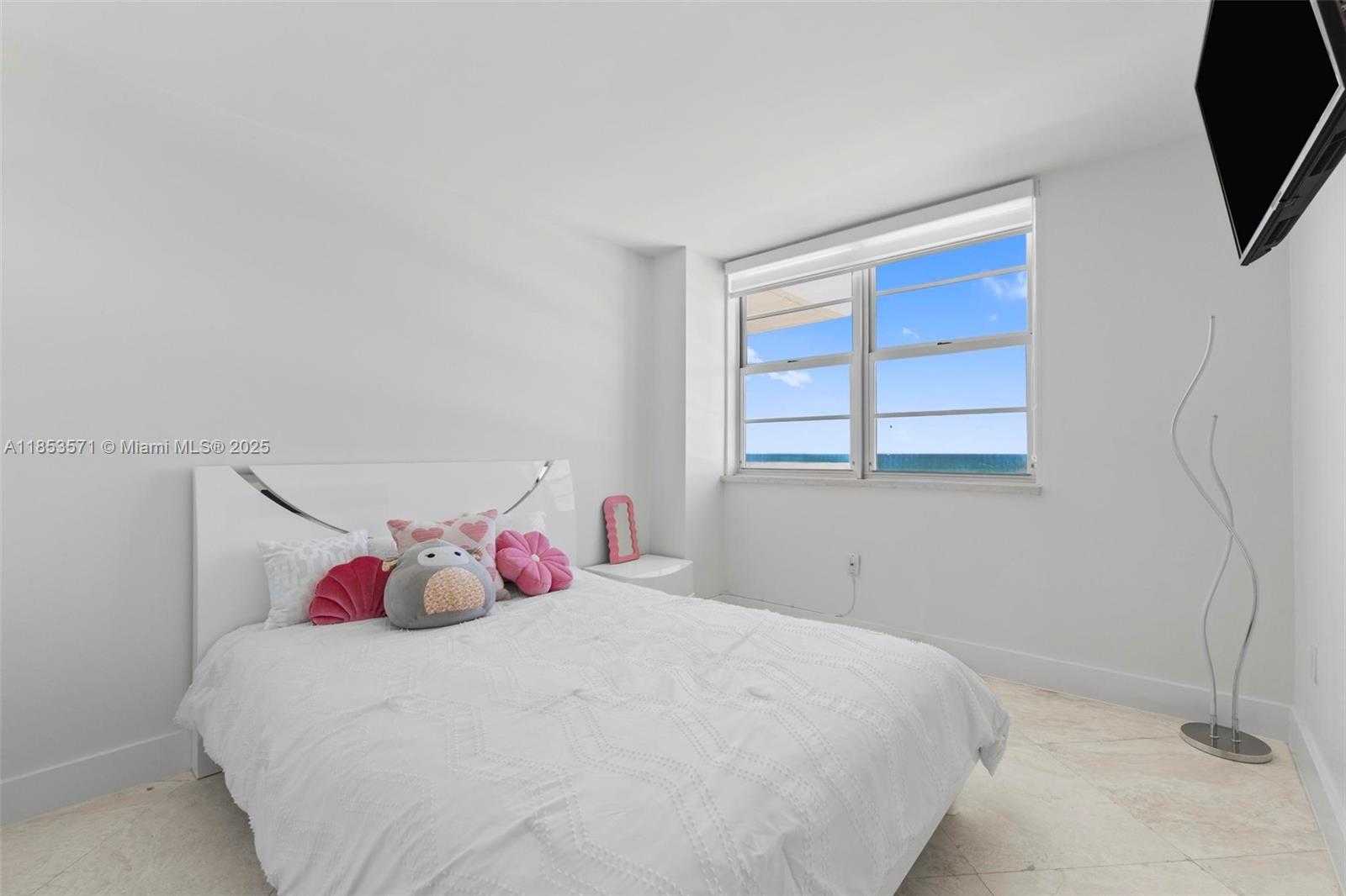 Small Image of 5701 COLLINS AVE #702, Miami Beach Number 29