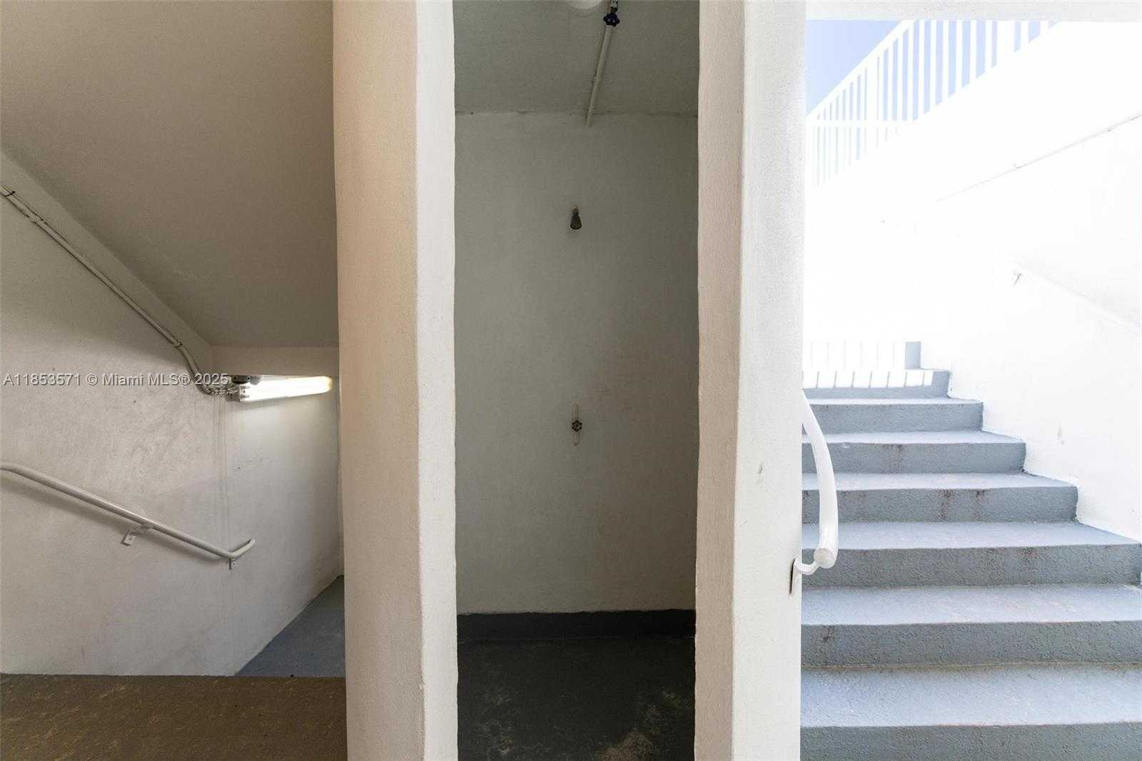 Small Image of 5701 COLLINS AVE #702, Miami Beach Number 53