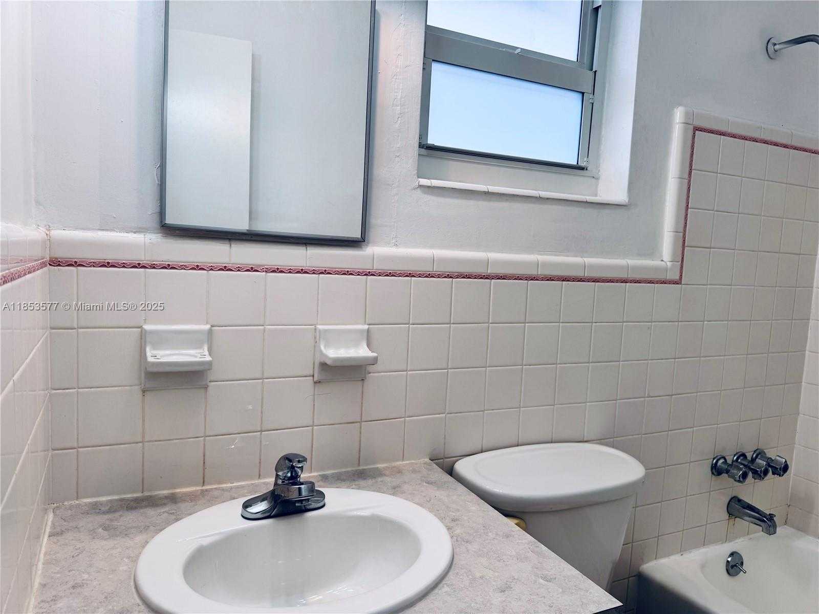 Small Image of 1845 JEFFERSON ST #7, Hollywood Number 13