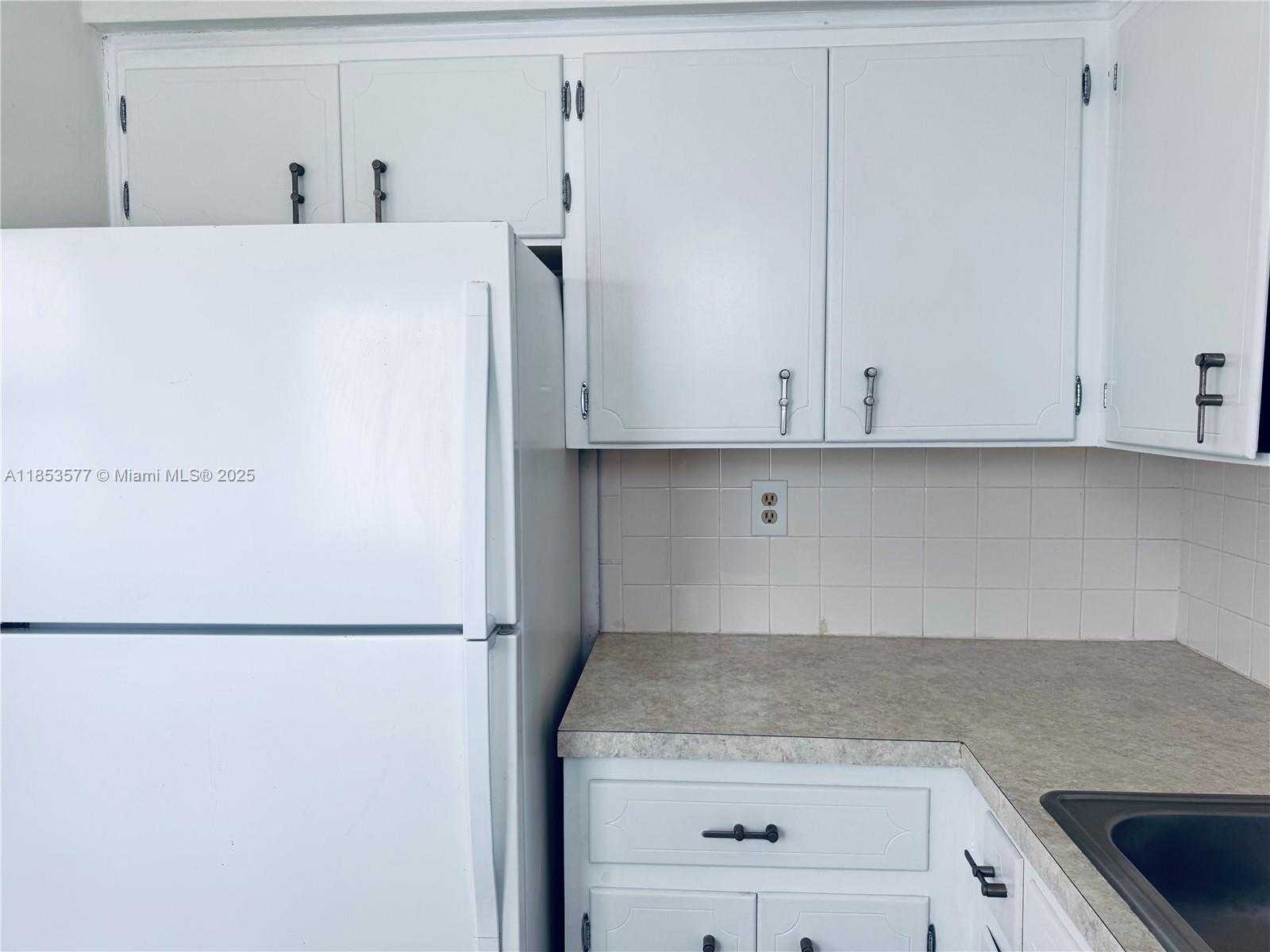 Small Image of 1845 JEFFERSON ST #7, Hollywood Number 9