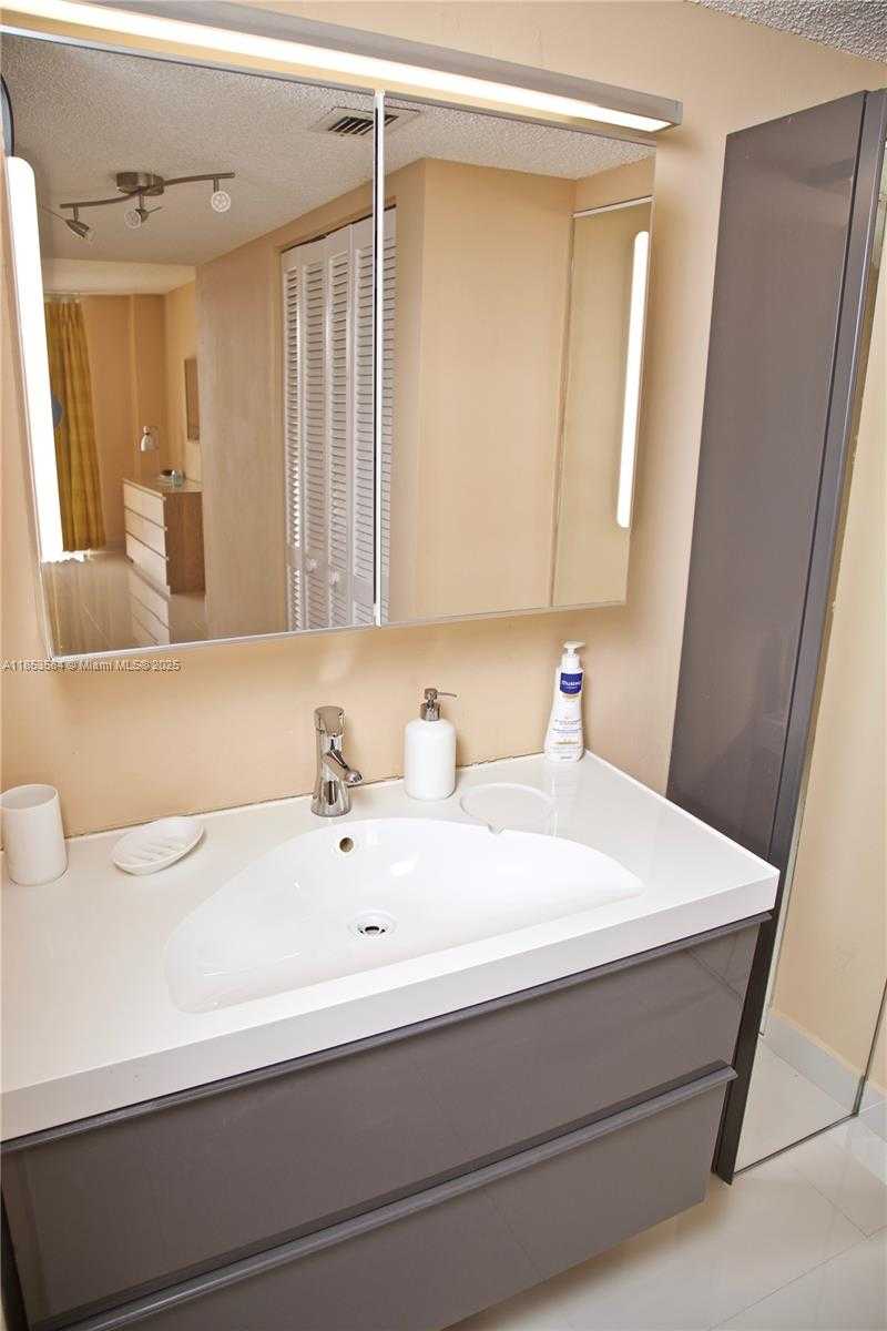 Small Image of 210 174TH ST #1107, Sunny Isles Beach Number 9