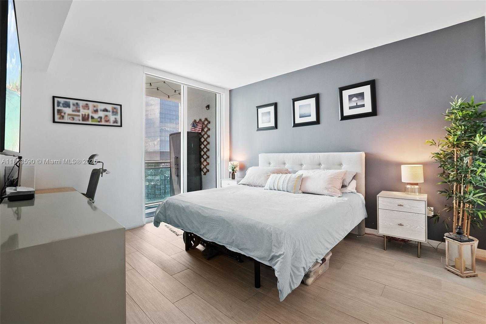 Small Image of 951 BRICKELL AVE #3207, Miami Number 16