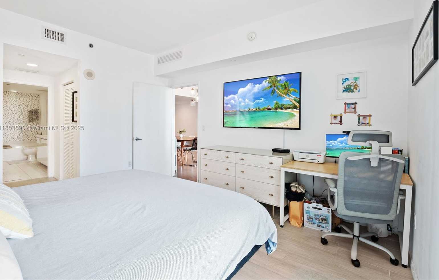 Small Image of 951 BRICKELL AVE #3207, Miami Number 17