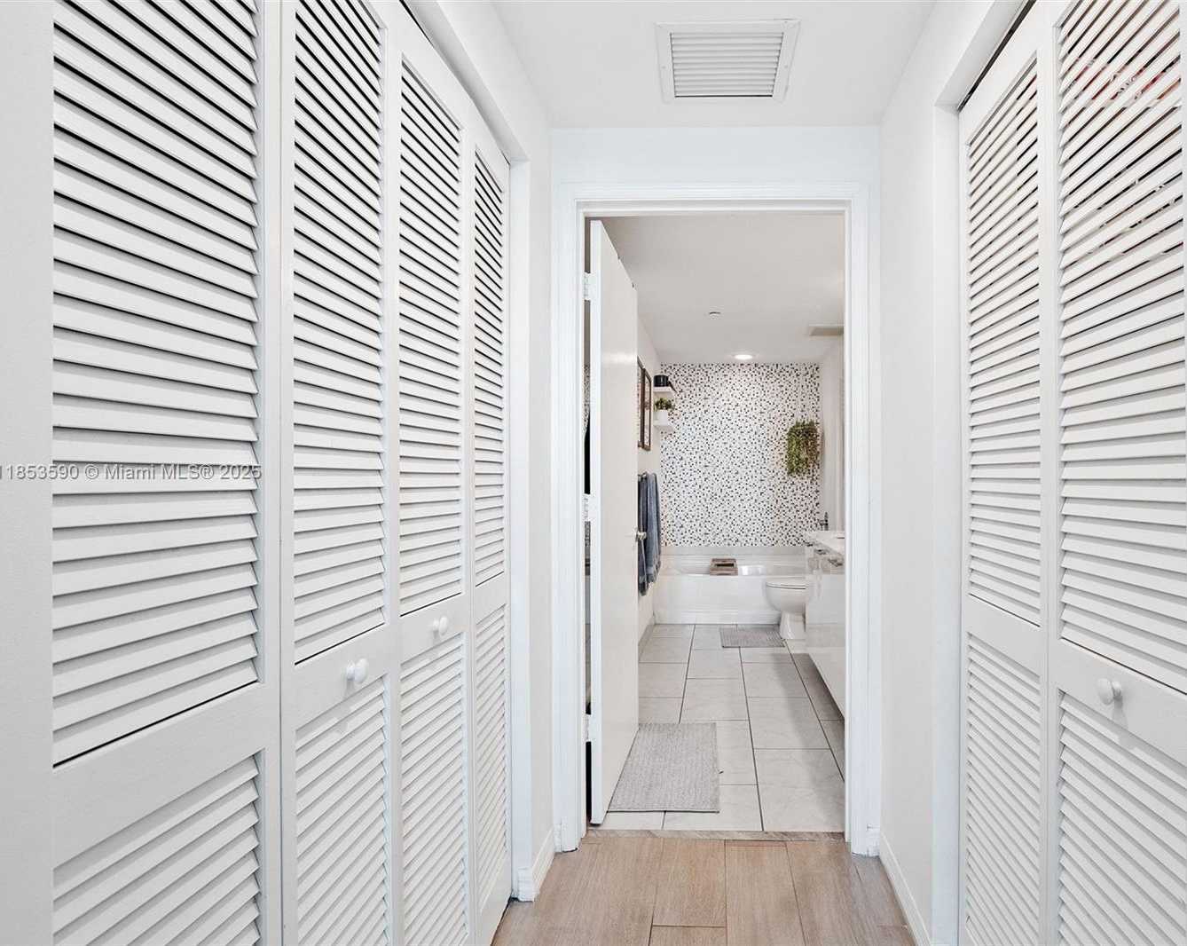 Small Image of 951 BRICKELL AVE #3207, Miami Number 18