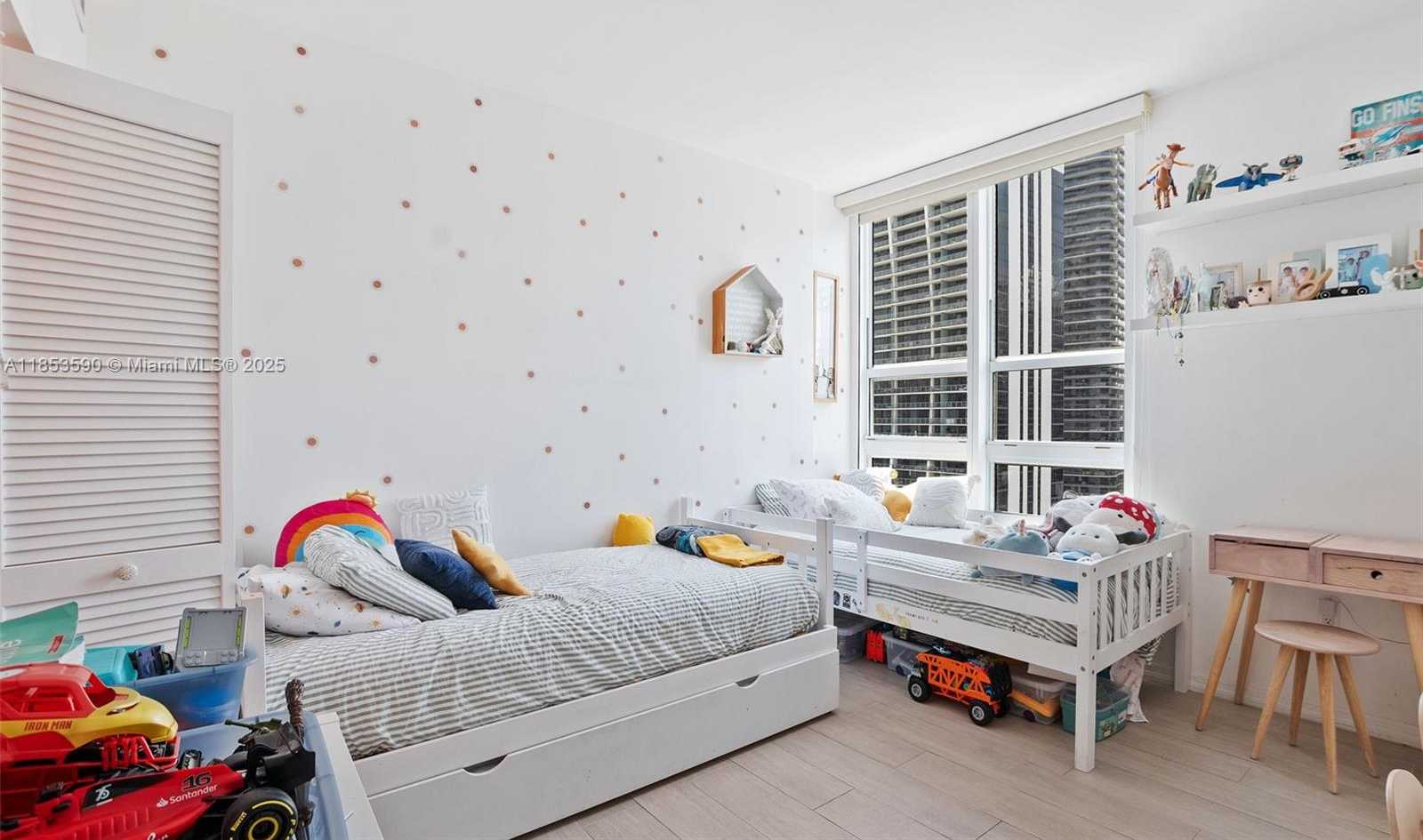 Small Image of 951 BRICKELL AVE #3207, Miami Number 20