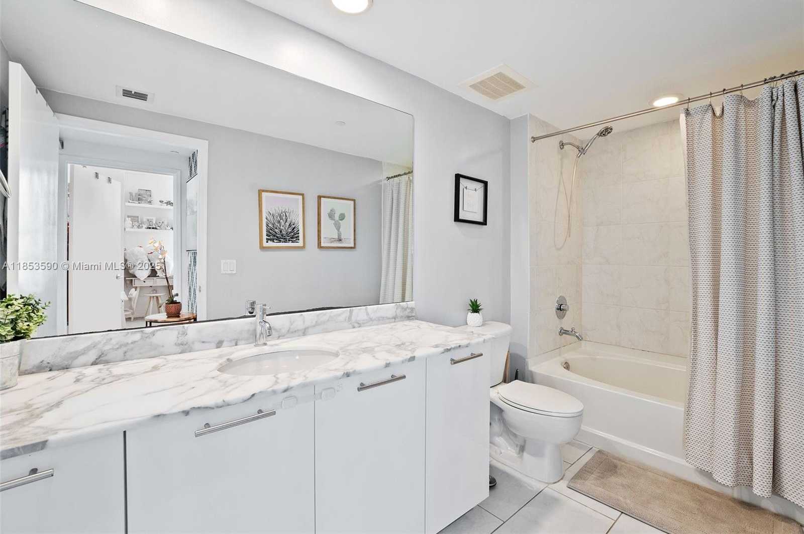 Small Image of 951 BRICKELL AVE #3207, Miami Number 21