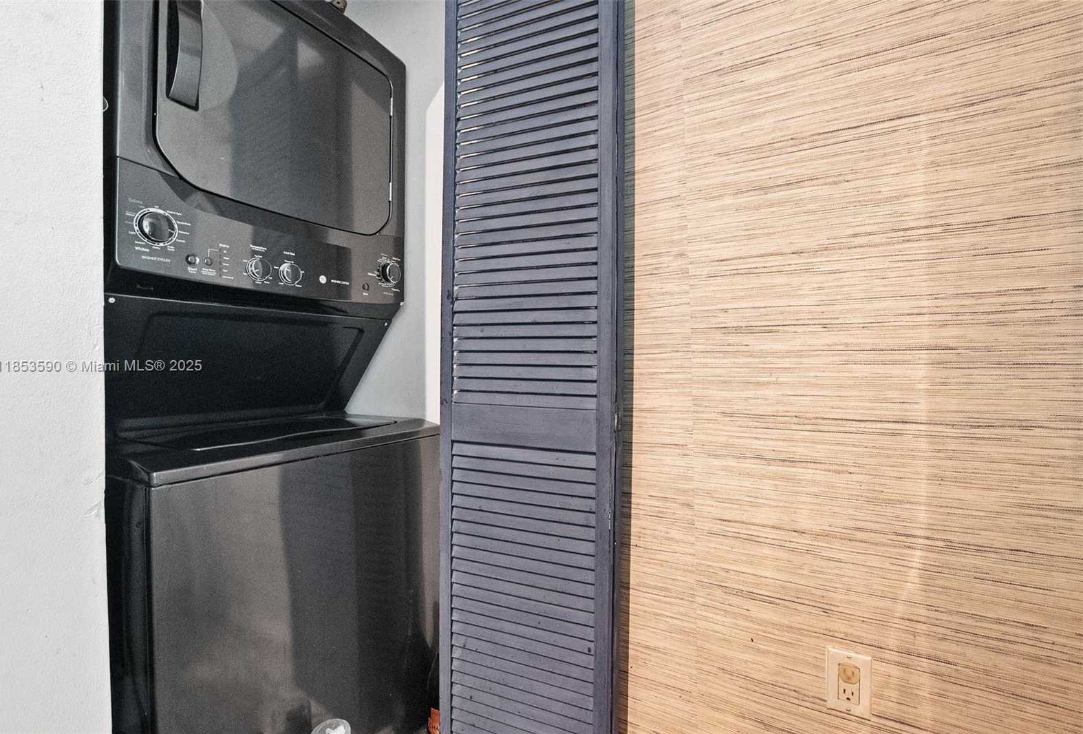 Small Image of 951 BRICKELL AVE #3207, Miami Number 25