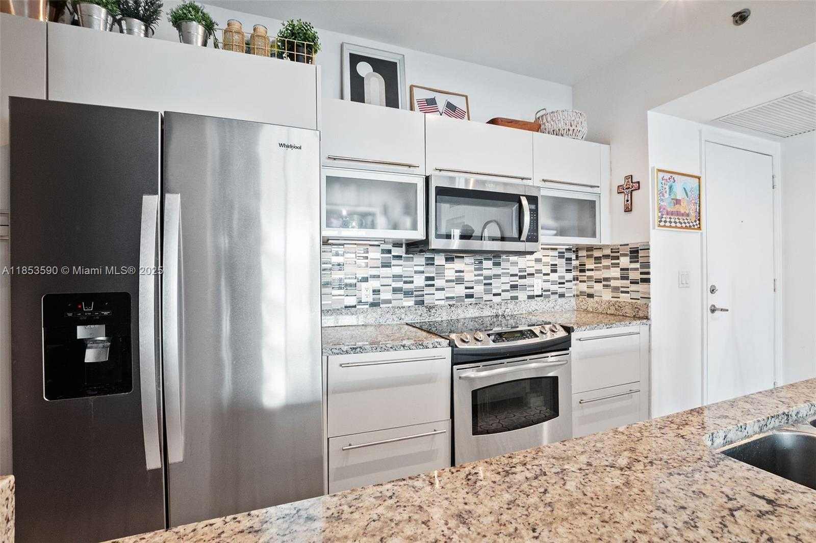 Small Image of 951 BRICKELL AVE #3207, Miami Number 7