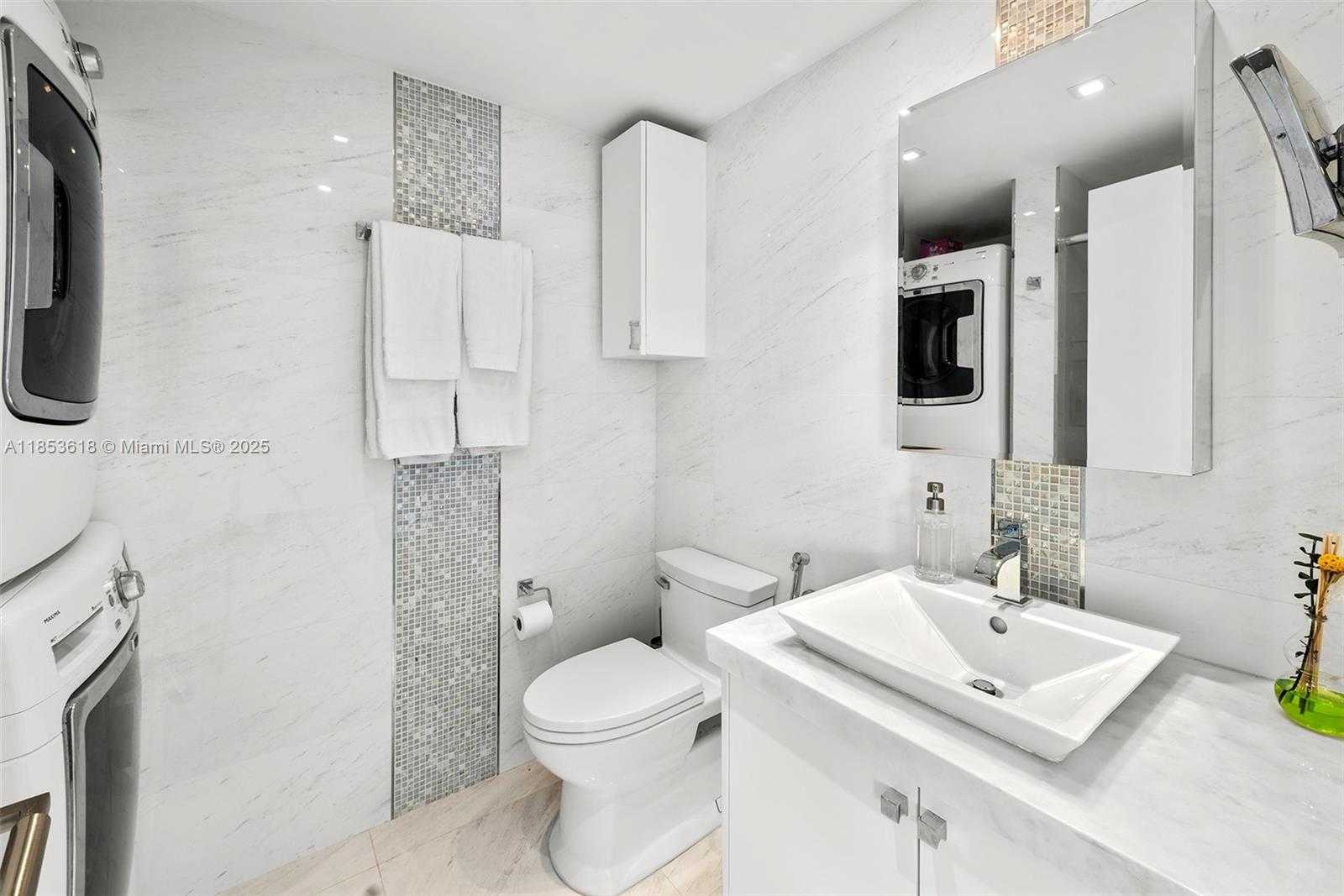 Small Image of 4779 COLLINS AVE #2403, Miami Beach Number 12