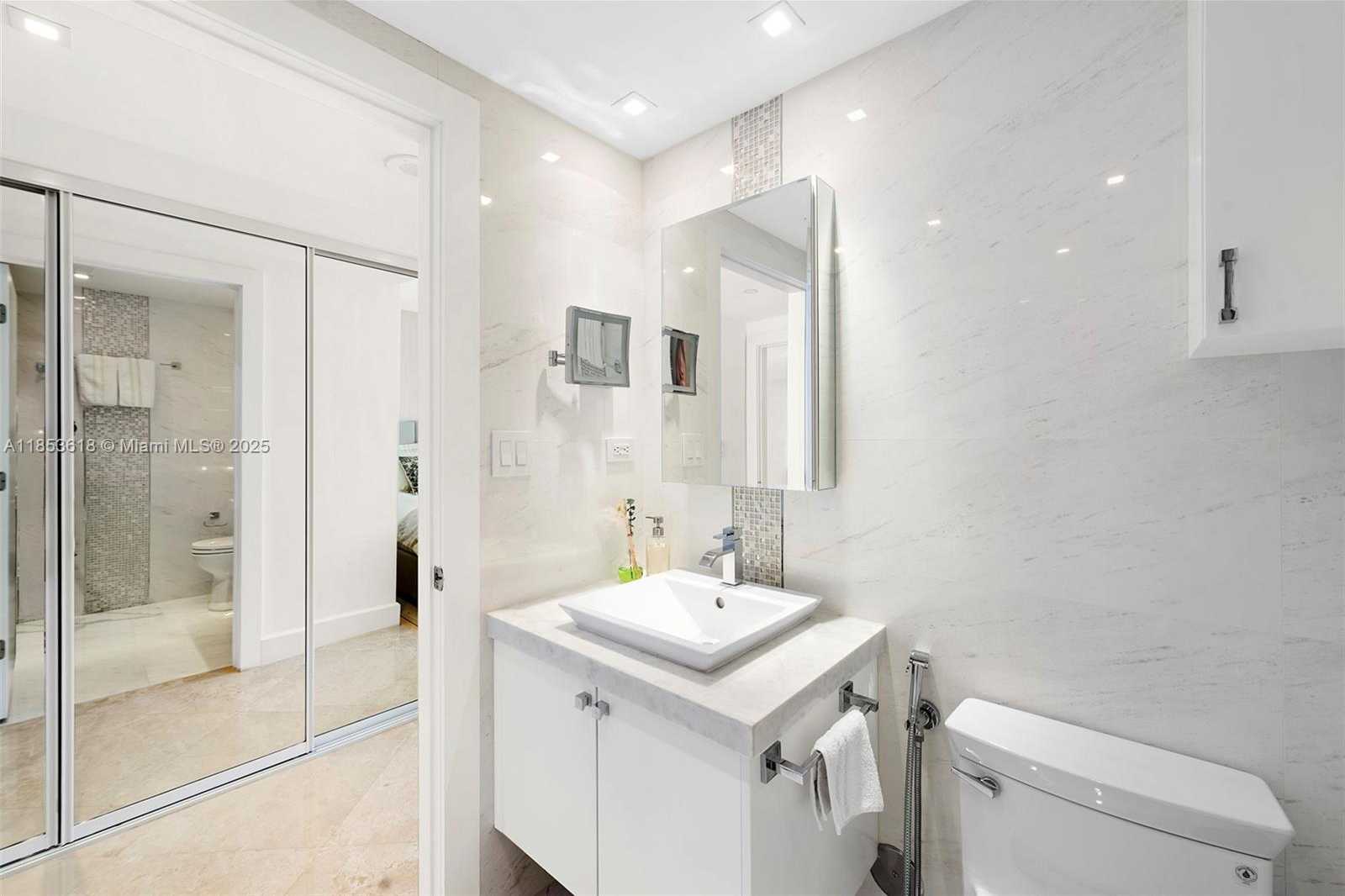 Small Image of 4779 COLLINS AVE #2403, Miami Beach Number 14
