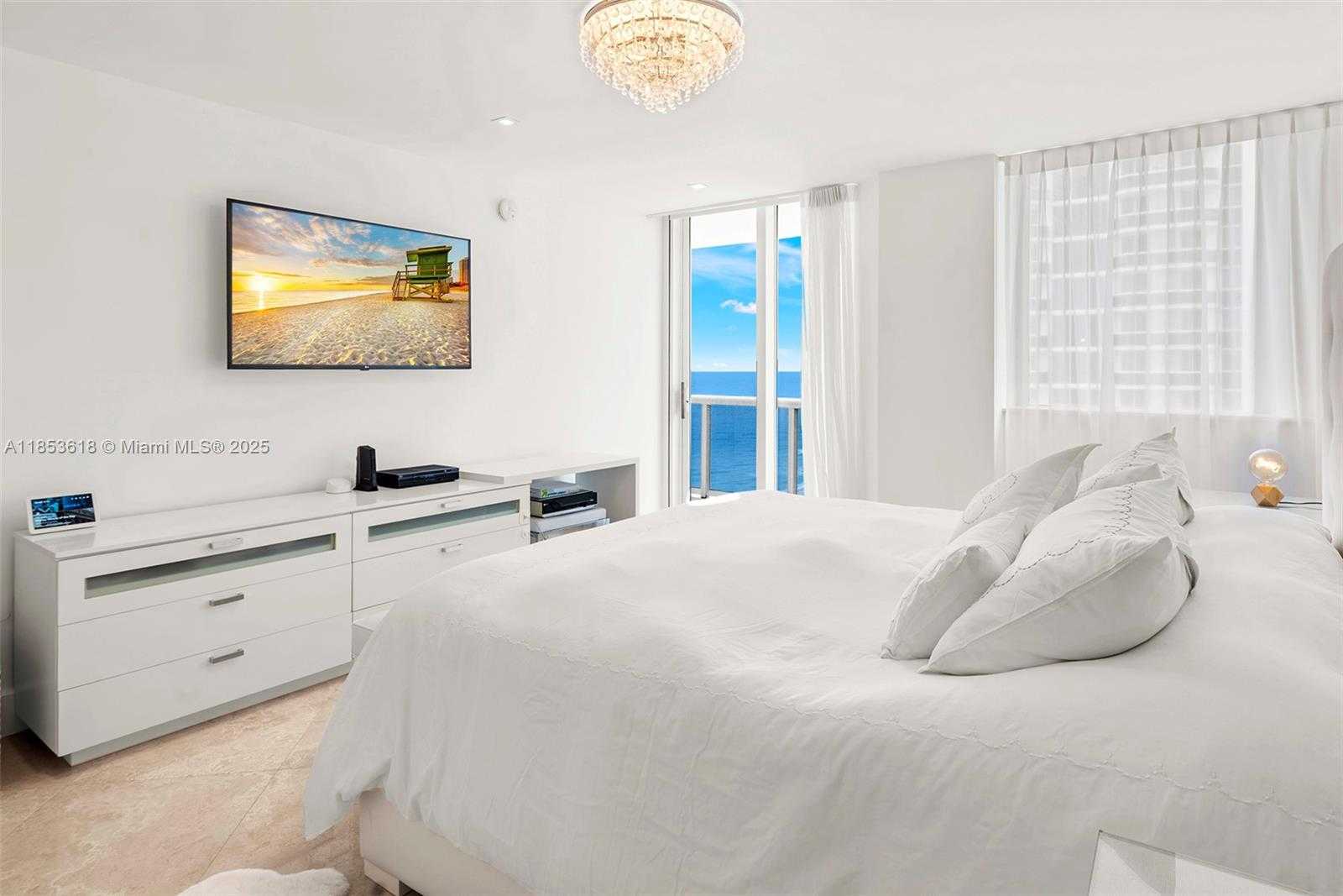 Small Image of 4779 COLLINS AVE #2403, Miami Beach Number 17