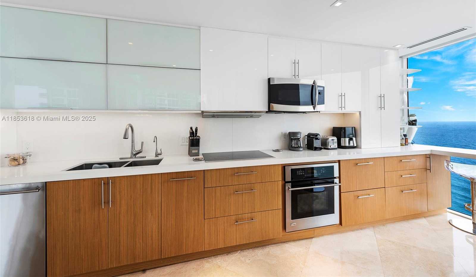 Small Image of 4779 COLLINS AVE #2403, Miami Beach Number 9