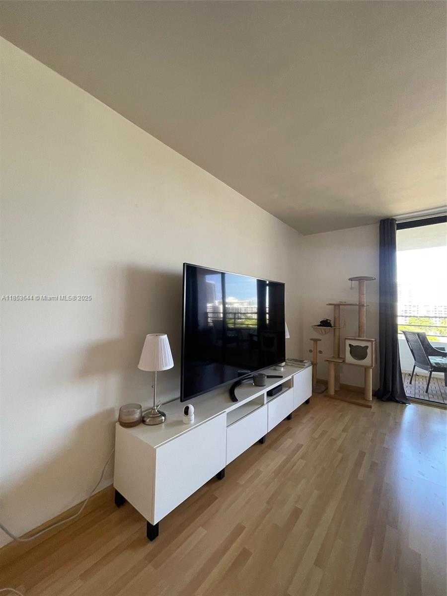 Small Image of Hallandale Beach Number 4