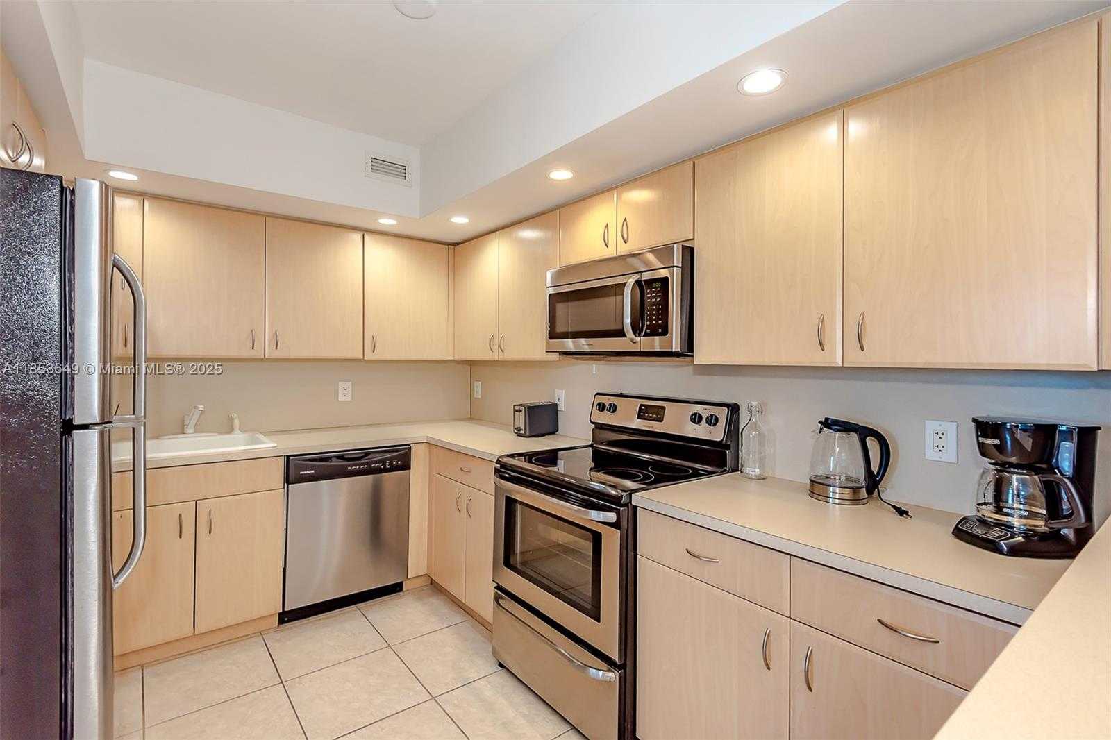 Small Image of 5600 COLLINS AVE #15N, Miami Beach Number 10