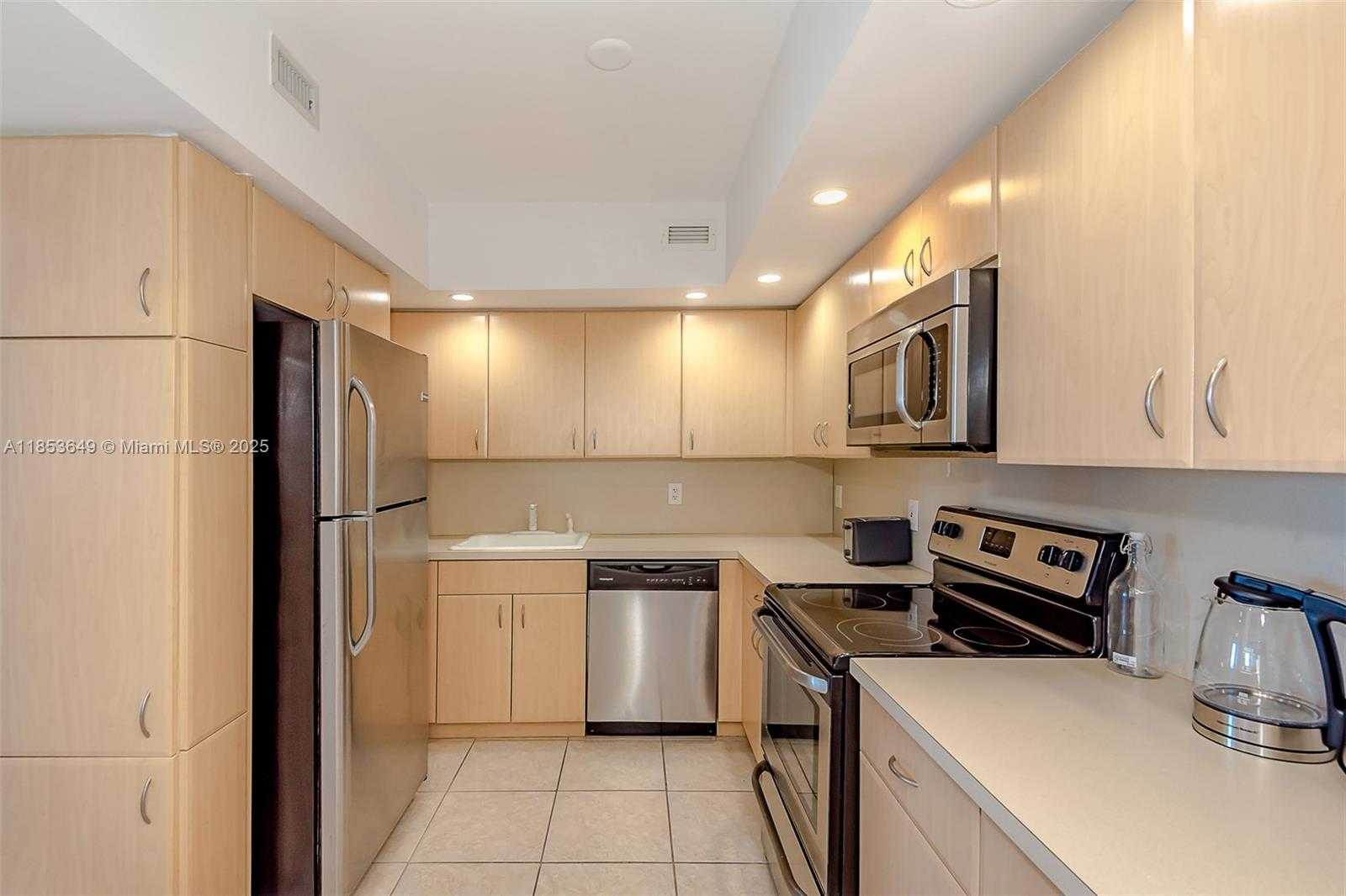 Small Image of 5600 COLLINS AVE #15N, Miami Beach Number 11