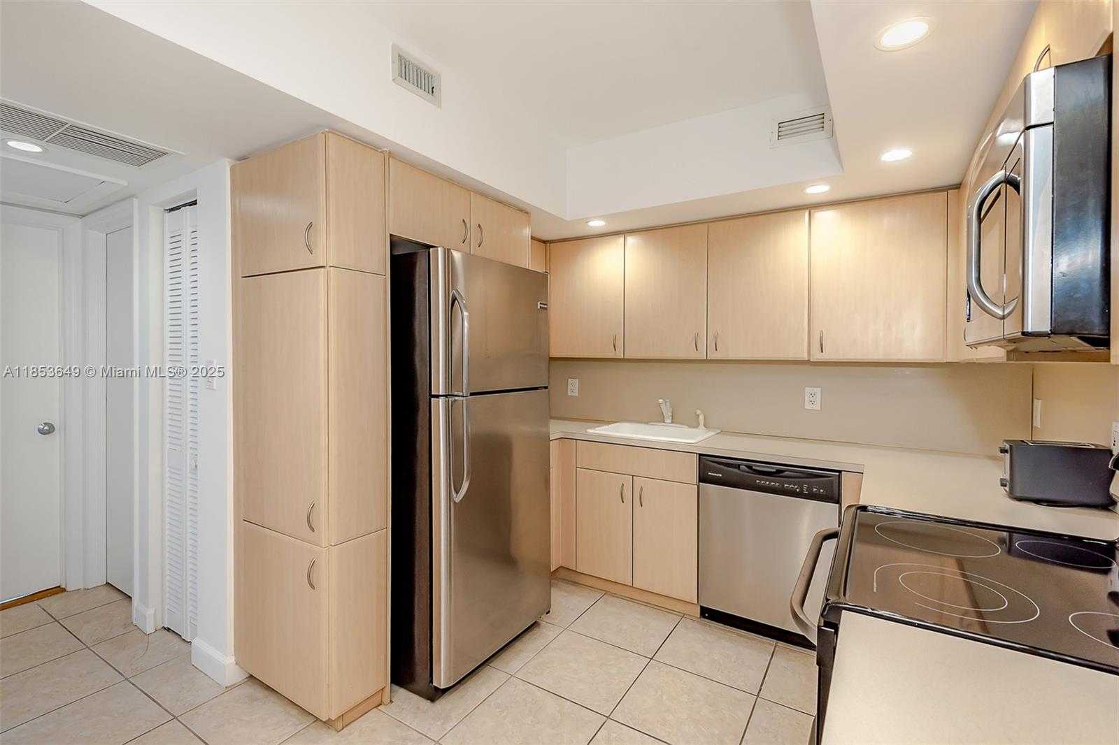 Small Image of 5600 COLLINS AVE #15N, Miami Beach Number 12