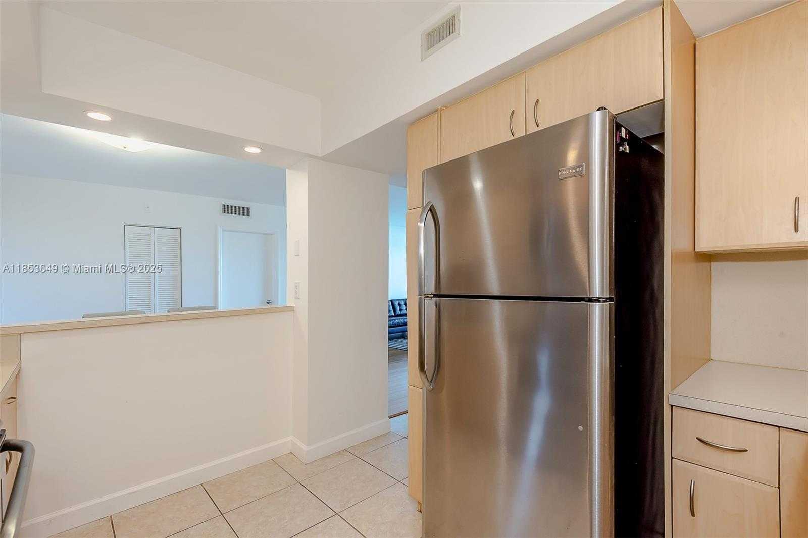 Small Image of 5600 COLLINS AVE #15N, Miami Beach Number 13