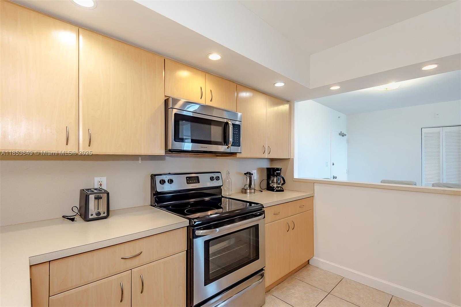 Small Image of 5600 COLLINS AVE #15N, Miami Beach Number 14