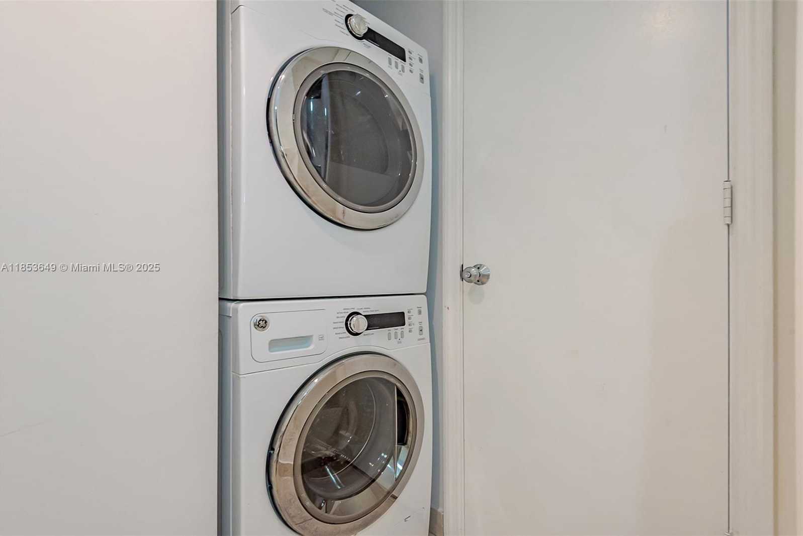 Small Image of 5600 COLLINS AVE #15N, Miami Beach Number 20