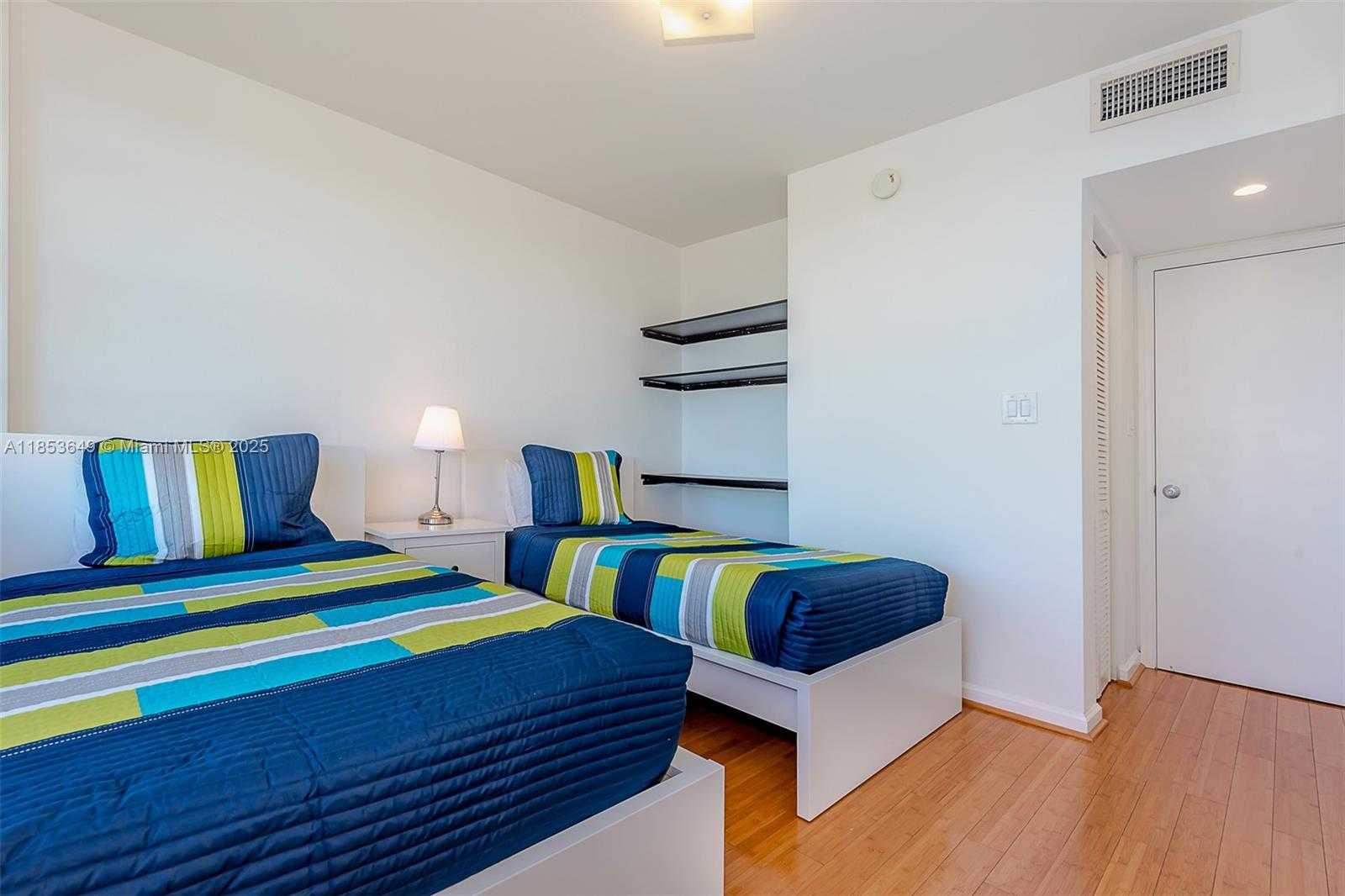 Small Image of 5600 COLLINS AVE #15N, Miami Beach Number 23