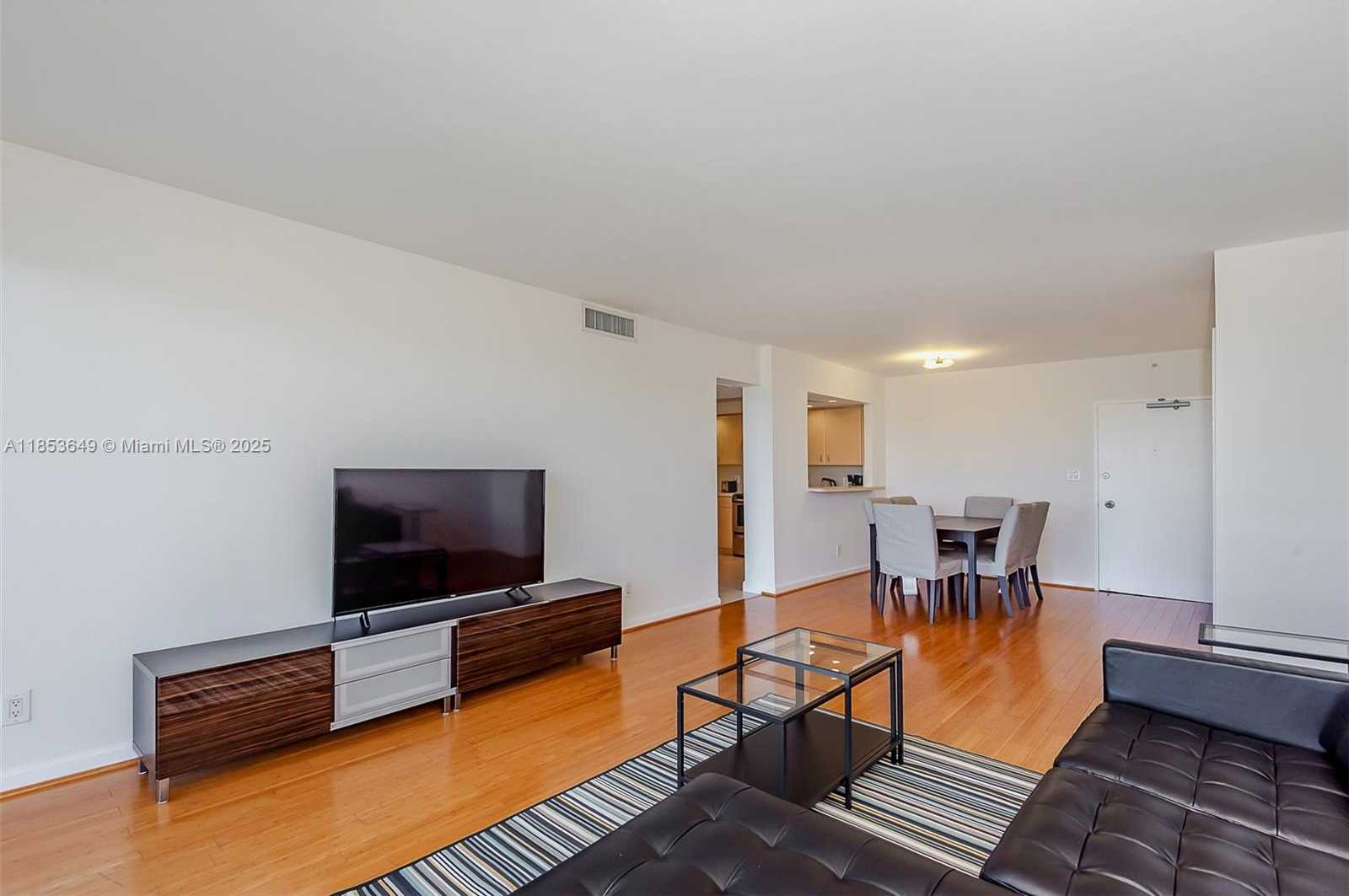 Small Image of 5600 COLLINS AVE #15N, Miami Beach Number 7
