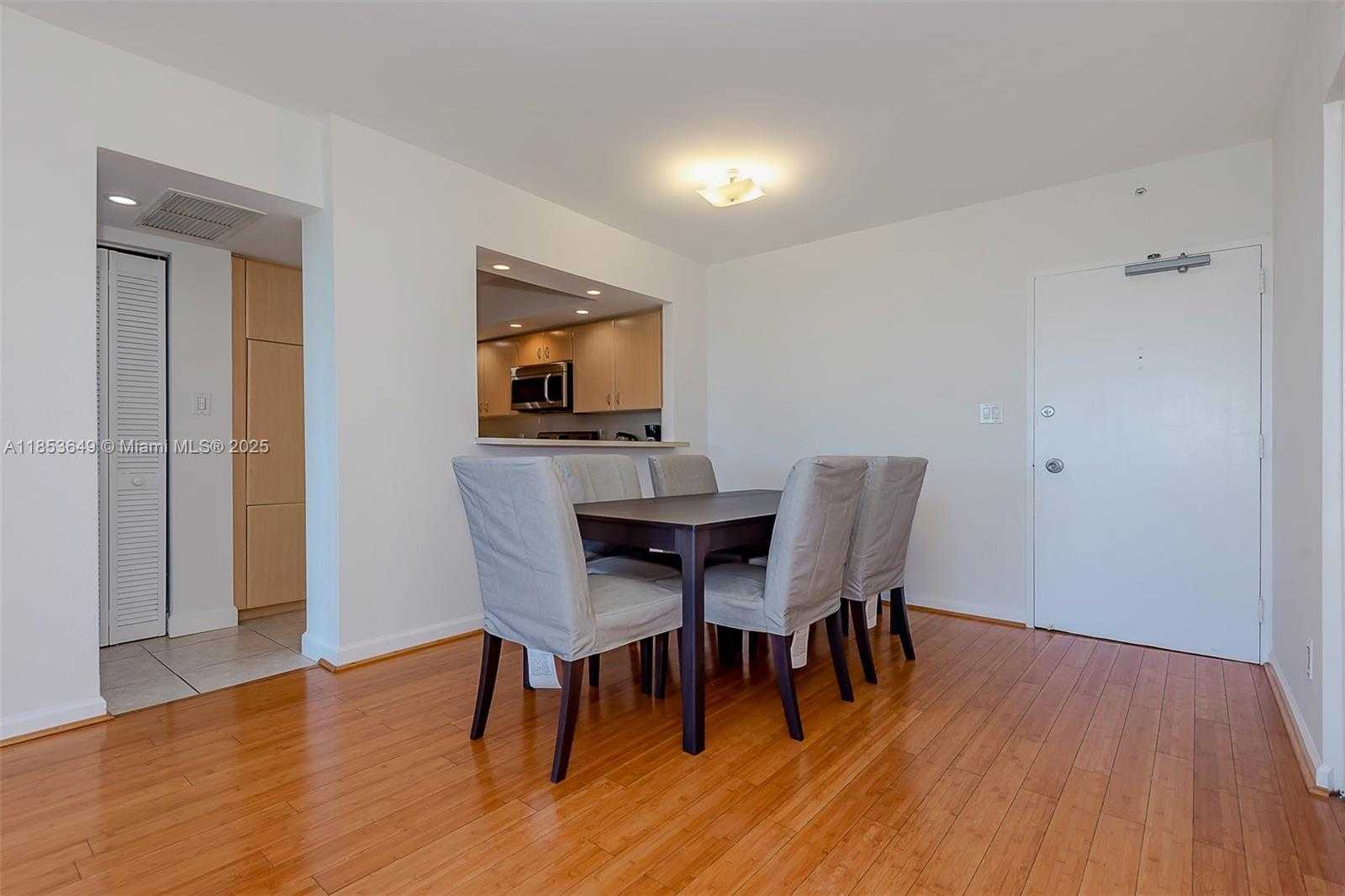 Small Image of 5600 COLLINS AVE #15N, Miami Beach Number 8