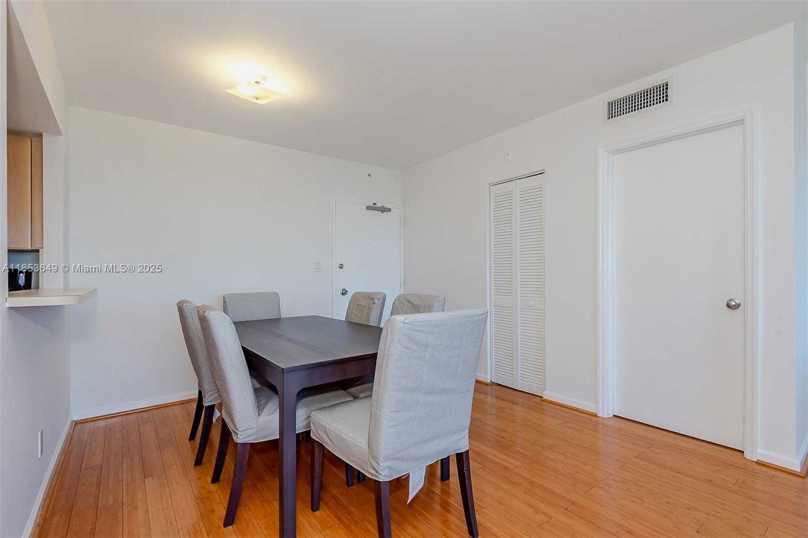 Small Image of 5600 COLLINS AVE #15N, Miami Beach Number 9