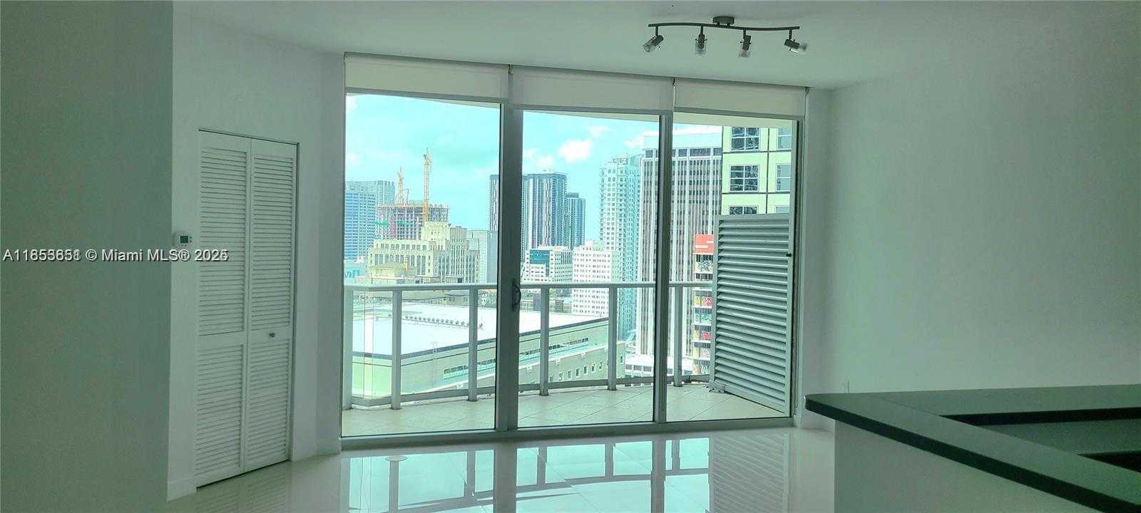 Small Image of 300 SOUTH BISCAYNE BLVD #T-2205, Miami Number 4
