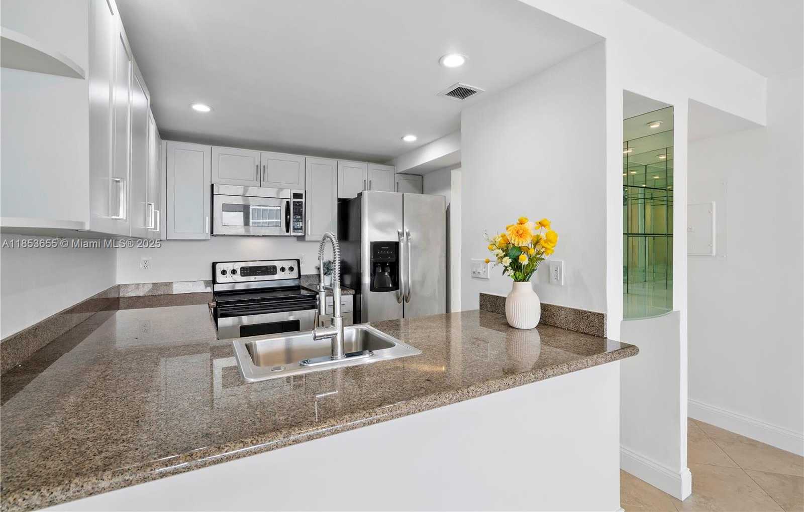 Small Image of 600 NORTH EAST 36TH ST #1910, Miami Number 4