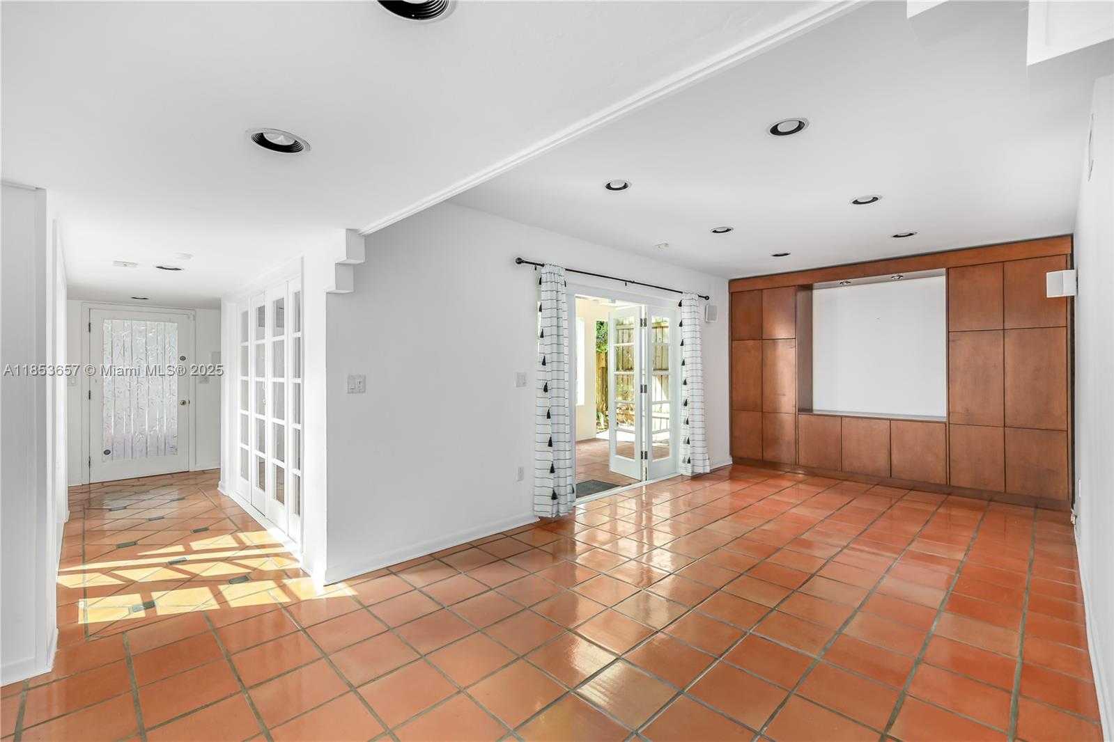 Small Image of 4161 VENTURA AVE, Miami Number 11