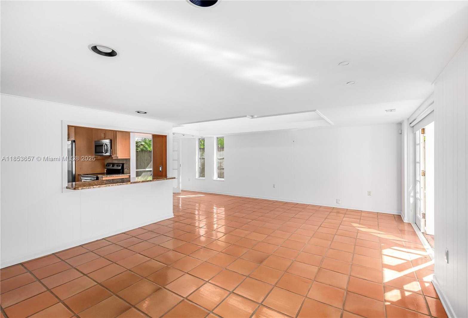 Small Image of 4161 VENTURA AVE, Miami Number 14