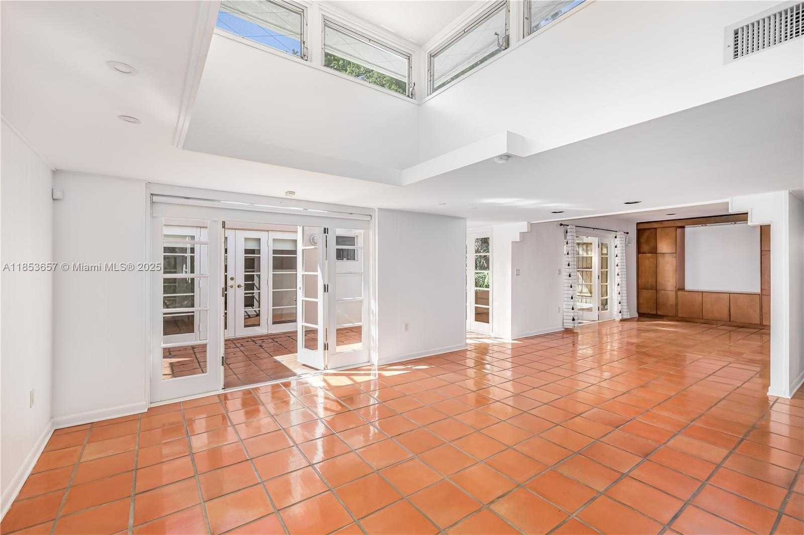Small Image of 4161 VENTURA AVE, Miami Number 16