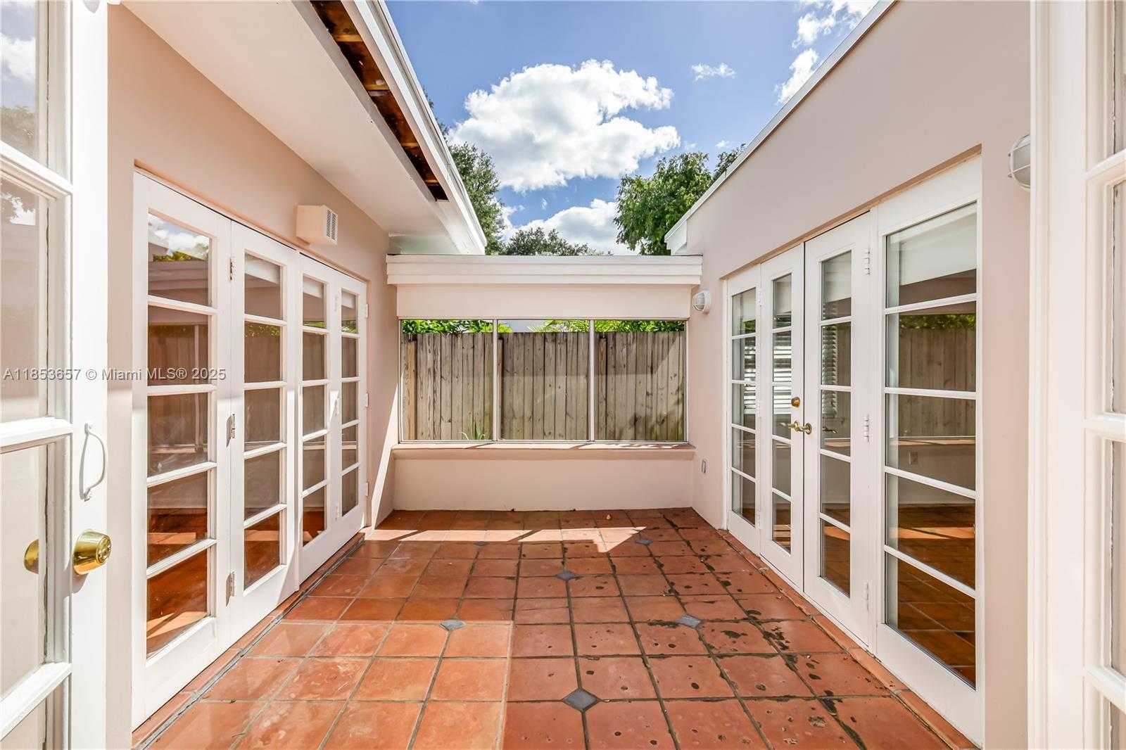 Small Image of 4161 VENTURA AVE, Miami Number 17