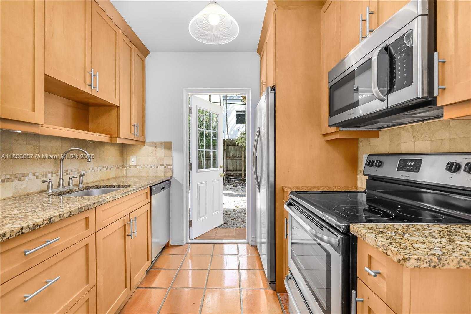 Small Image of 4161 VENTURA AVE, Miami Number 18