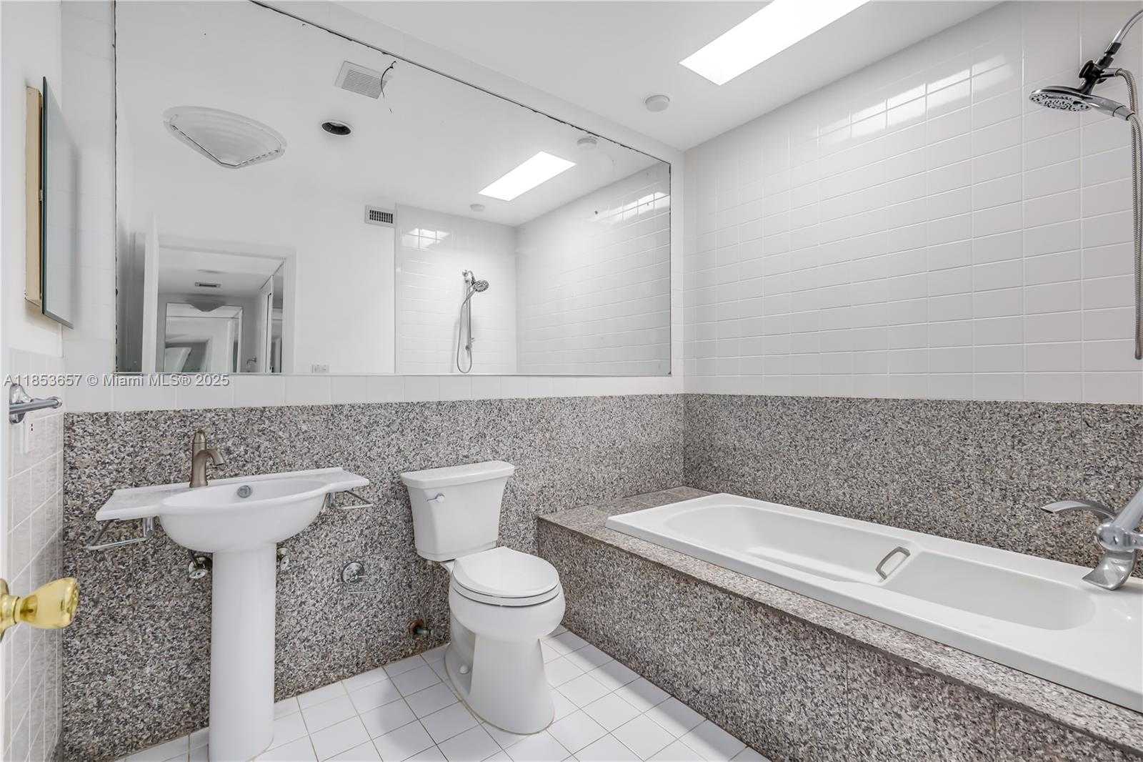 Small Image of 4161 VENTURA AVE, Miami Number 21