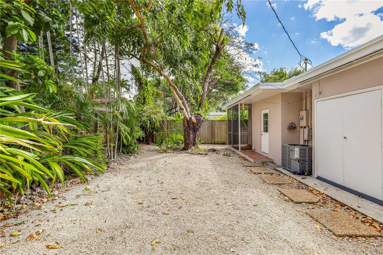 Small Image of 4161 VENTURA AVE, Miami Number 28