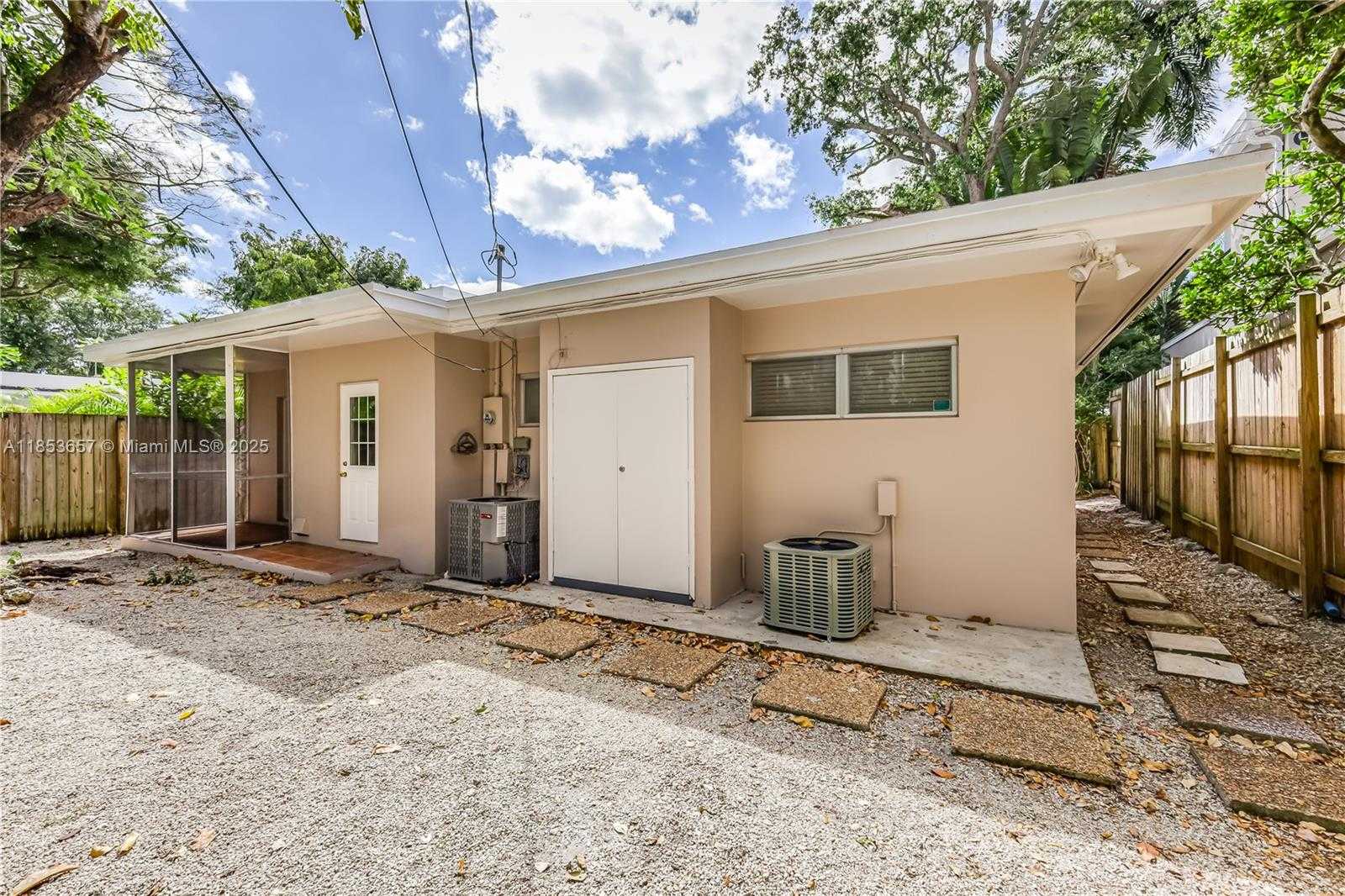 Small Image of 4161 VENTURA AVE, Miami Number 29