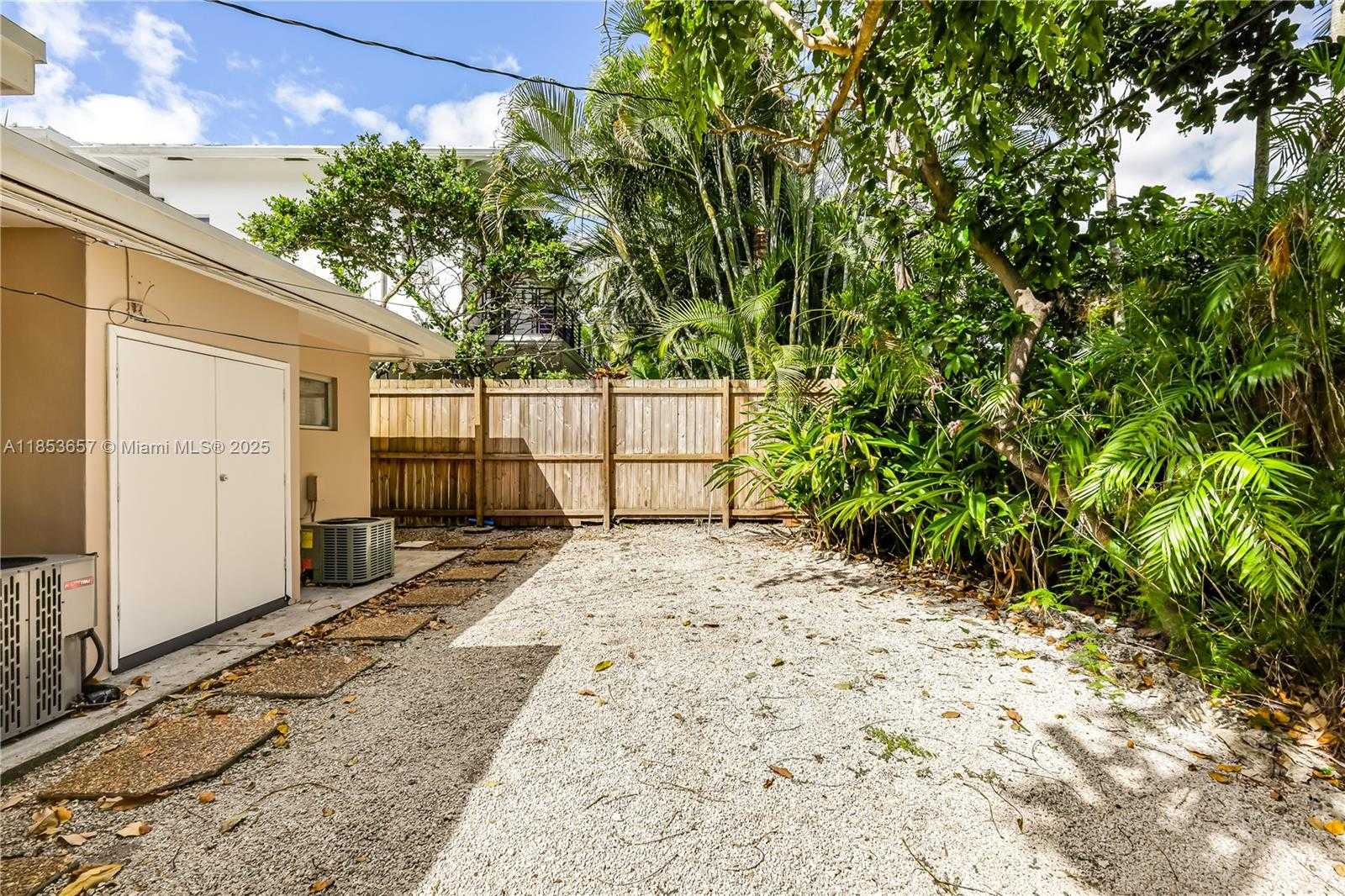 Small Image of 4161 VENTURA AVE, Miami Number 30