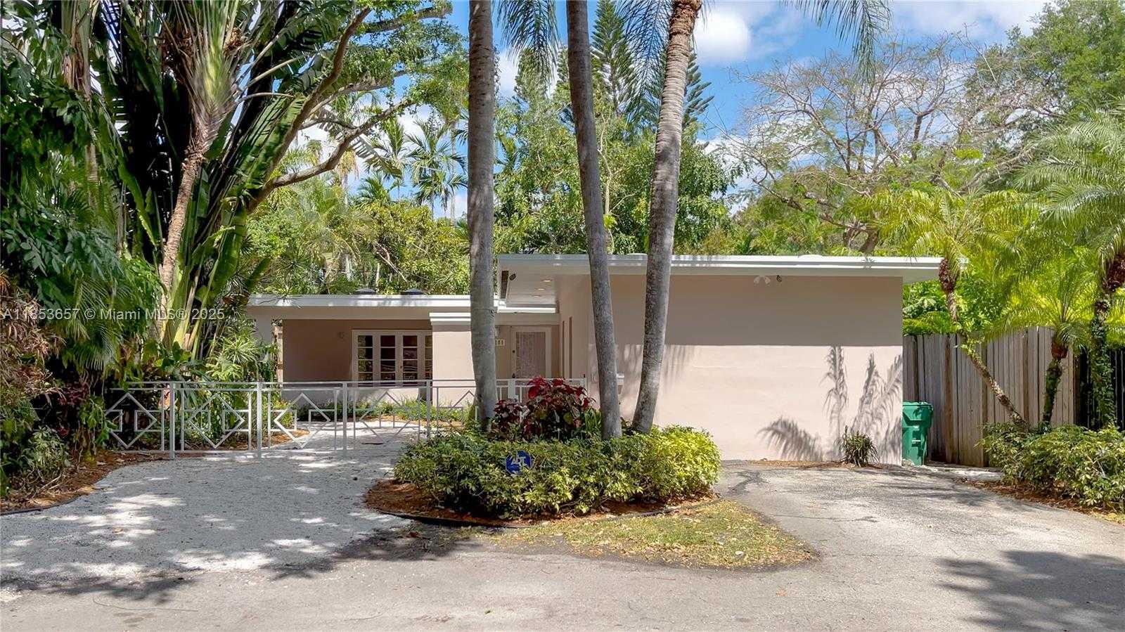Small Image of 4161 VENTURA AVE, Miami Number 5