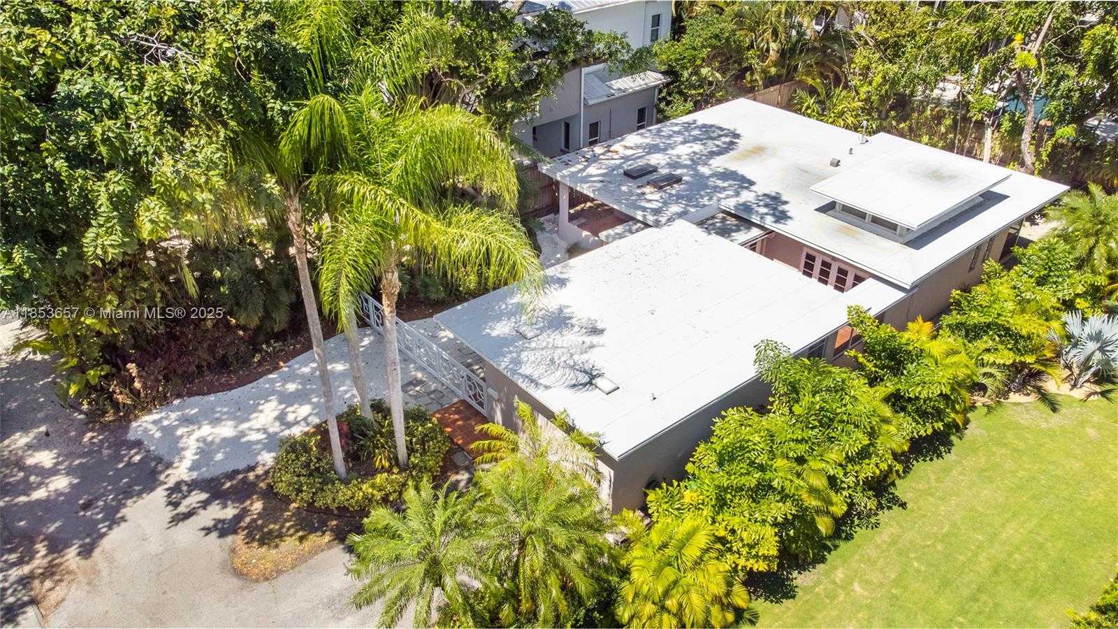Small Image of 4161 VENTURA AVE, Miami Number 6