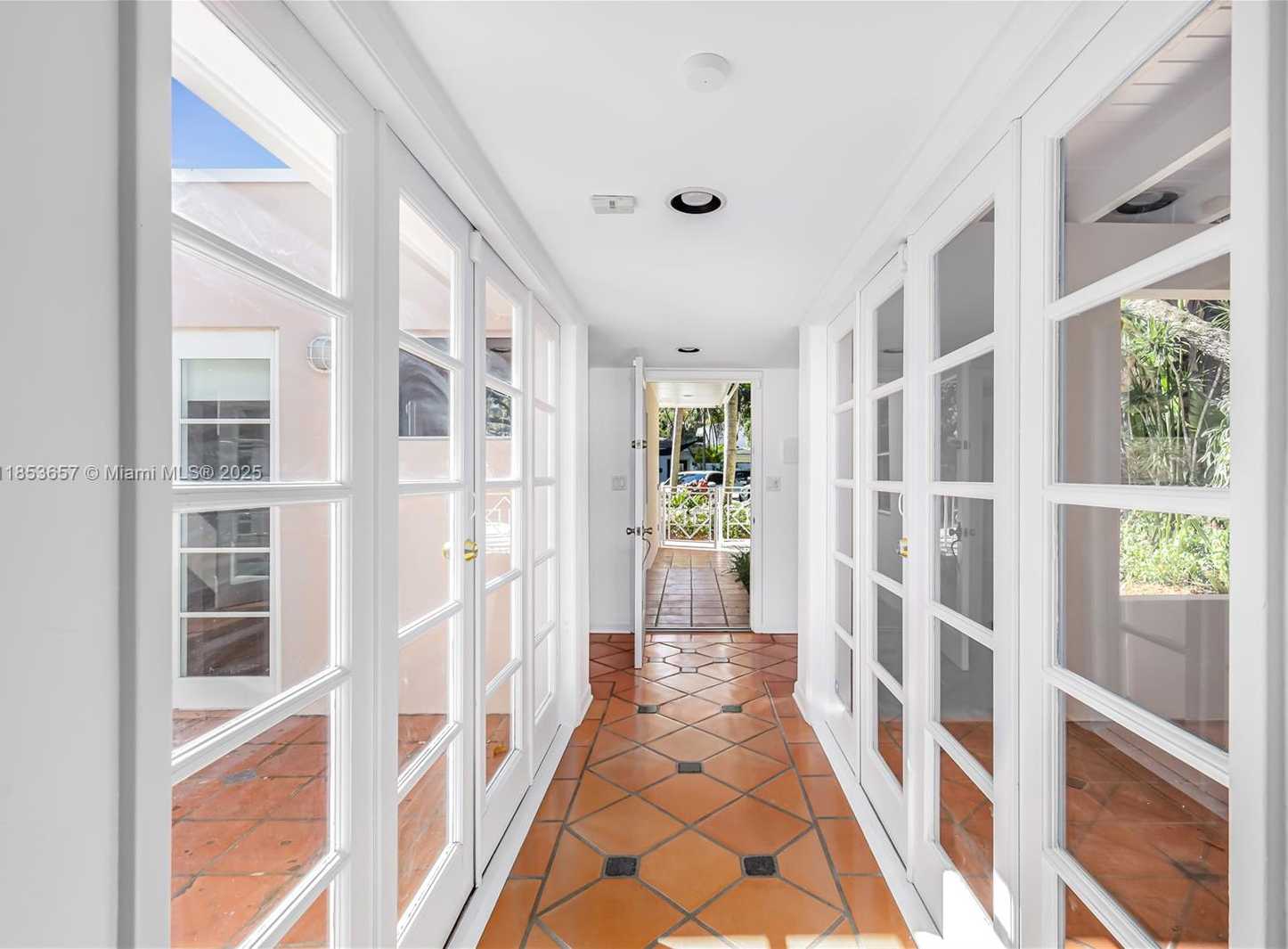 Small Image of 4161 VENTURA AVE, Miami Number 7