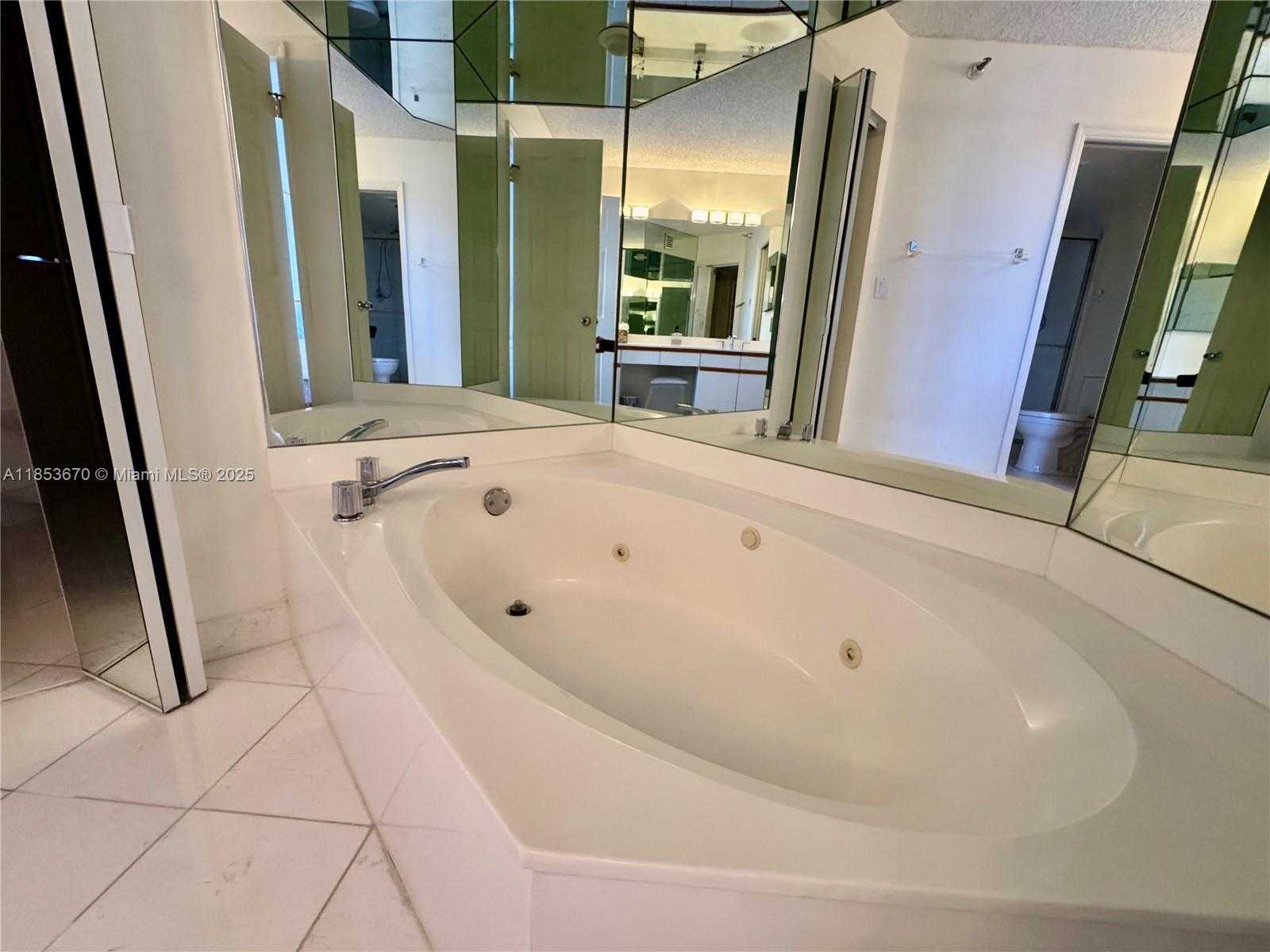 Small Image of 3530 MYSTIC POINTE DR #601, Aventura Number 17