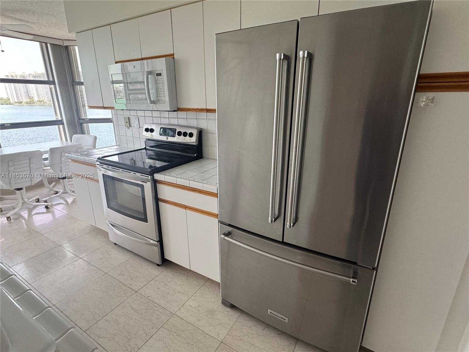 Small Image of 3530 MYSTIC POINTE DR #601, Aventura Number 21