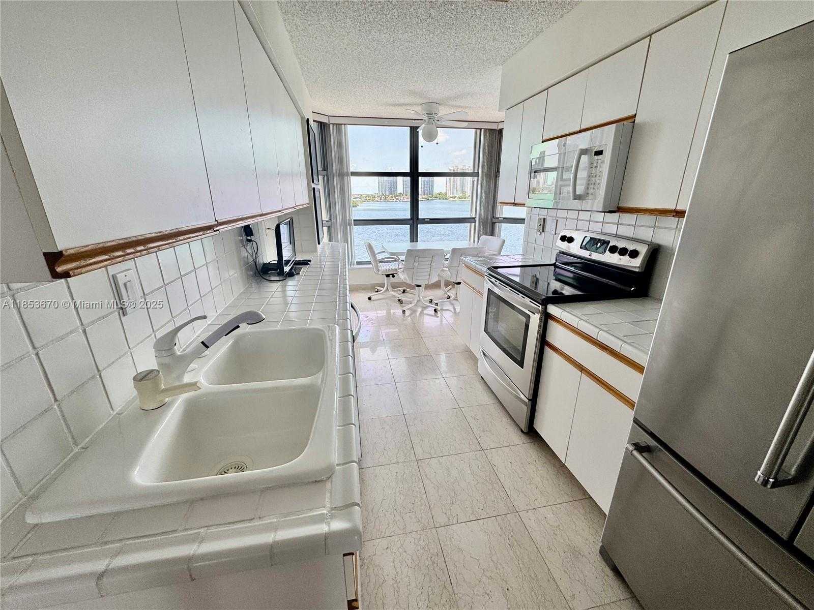 Small Image of 3530 MYSTIC POINTE DR #601, Aventura Number 22