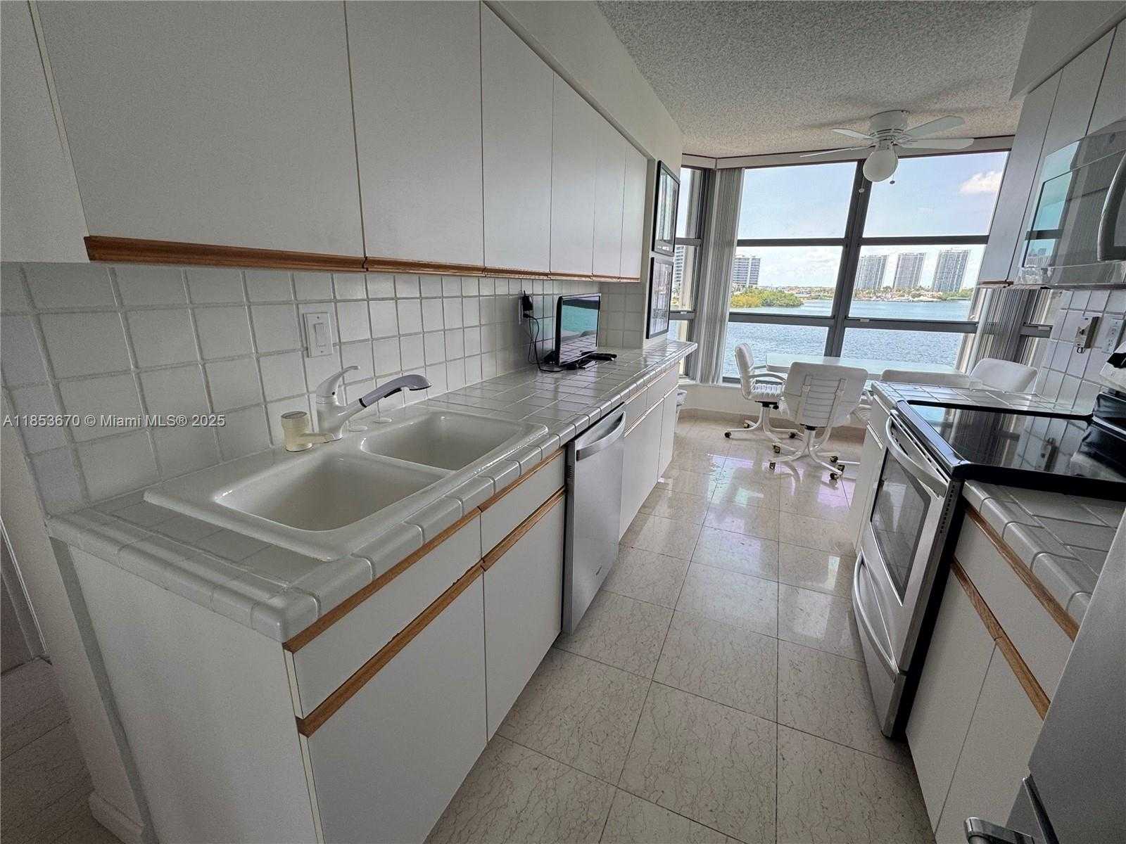 Small Image of 3530 MYSTIC POINTE DR #601, Aventura Number 23